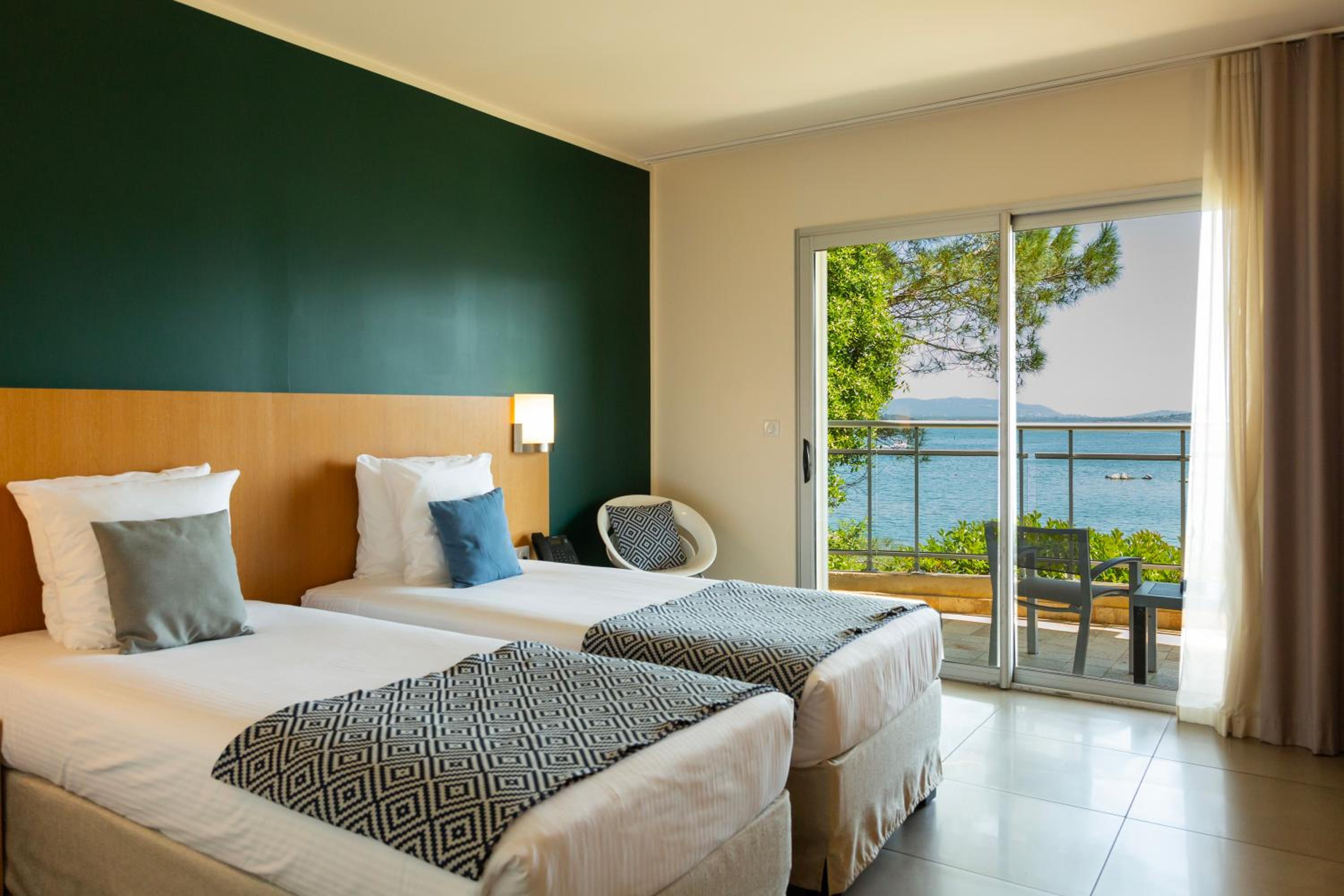 Standard Double or Twin Room photo 3