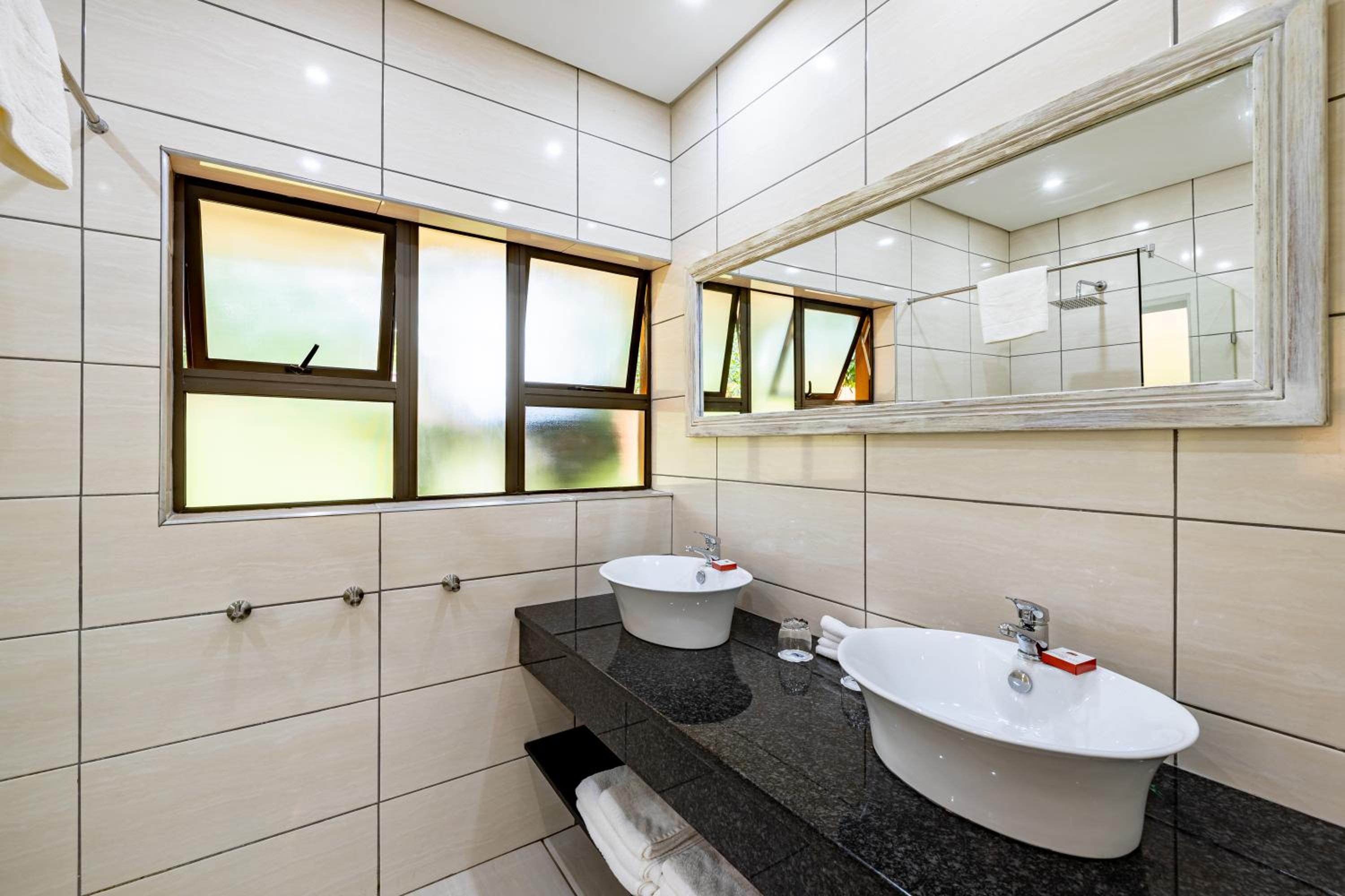 Suite with Garden View - Photo 4