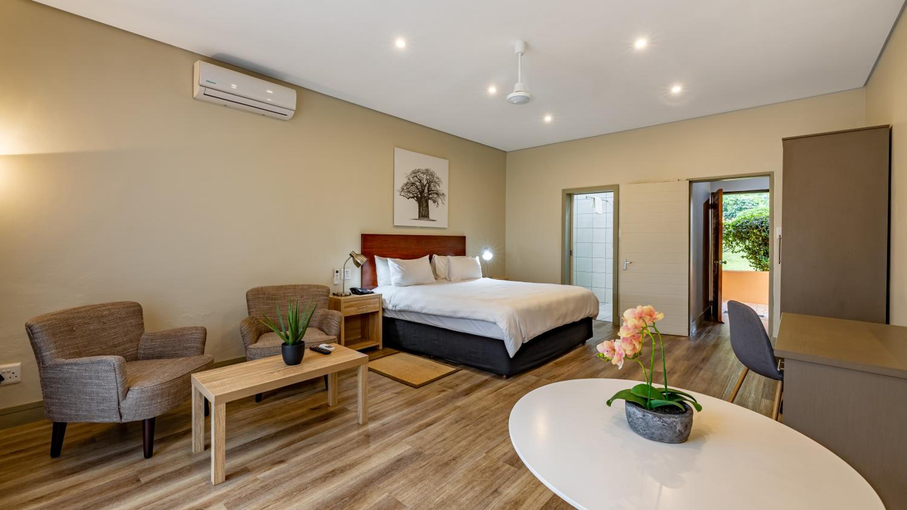 Suite with Garden View - Photo 2