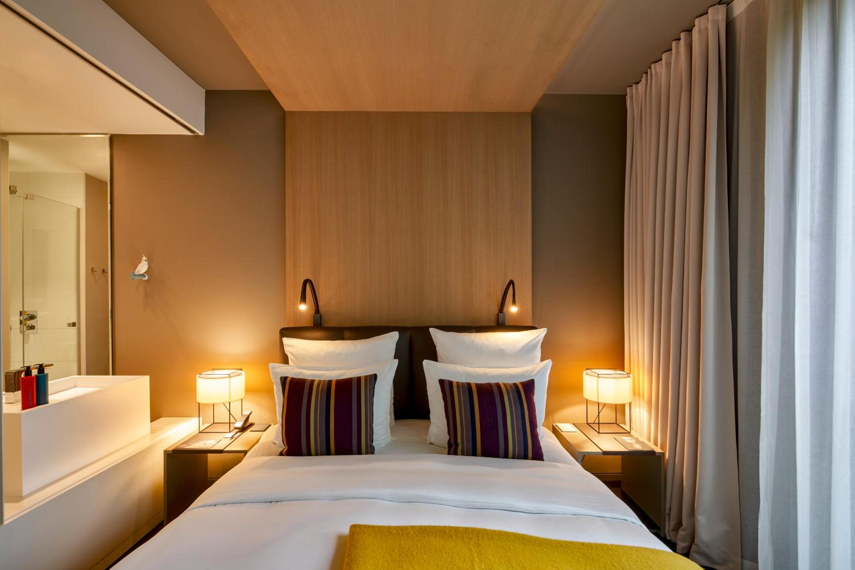 SO Stue Zimmer mit Kingsize-Bett und Aussicht