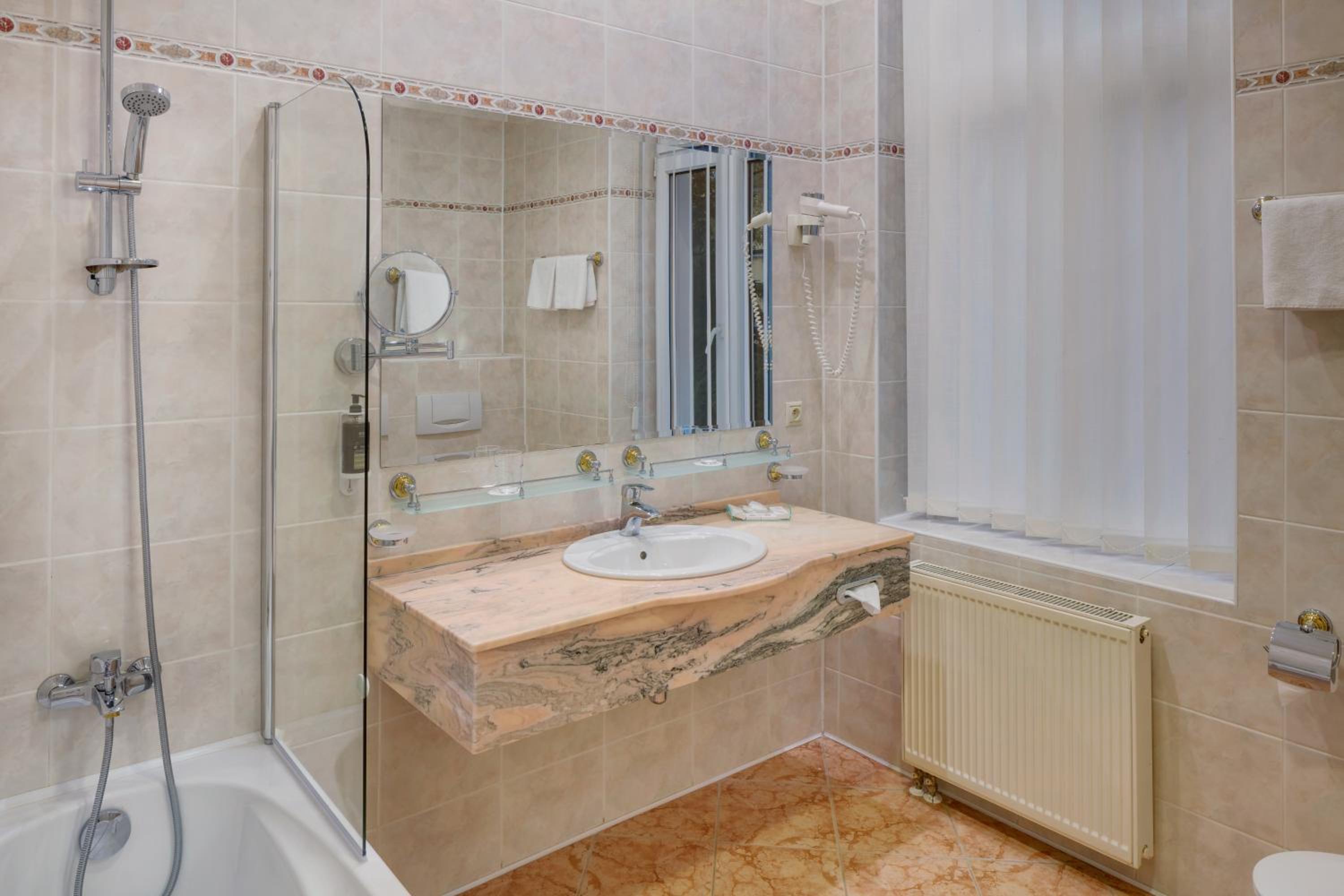 Hvezda - Junior Suite with Wellness and Fitness Access photo 2