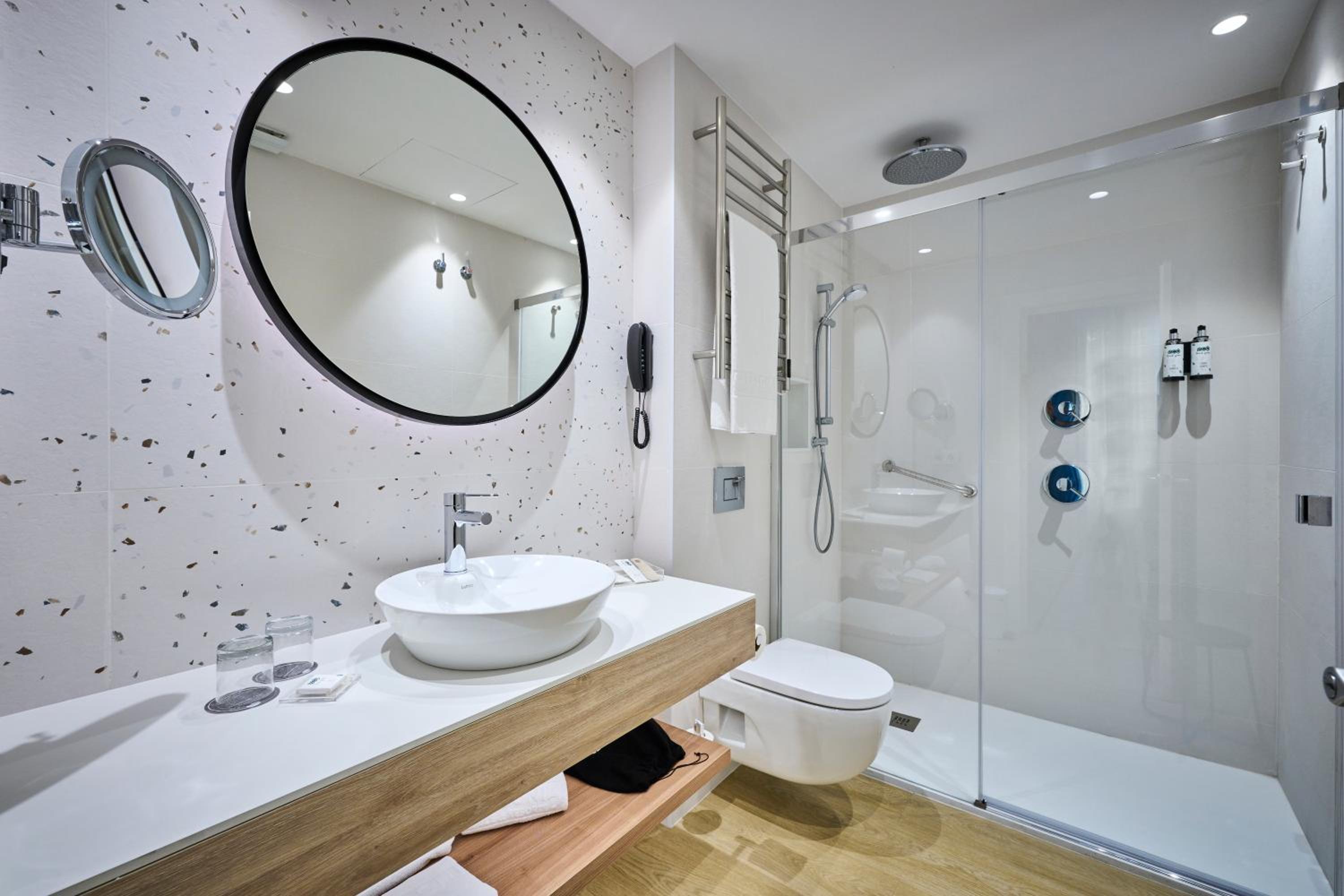 Premium Double or Twin Room - Photo 4