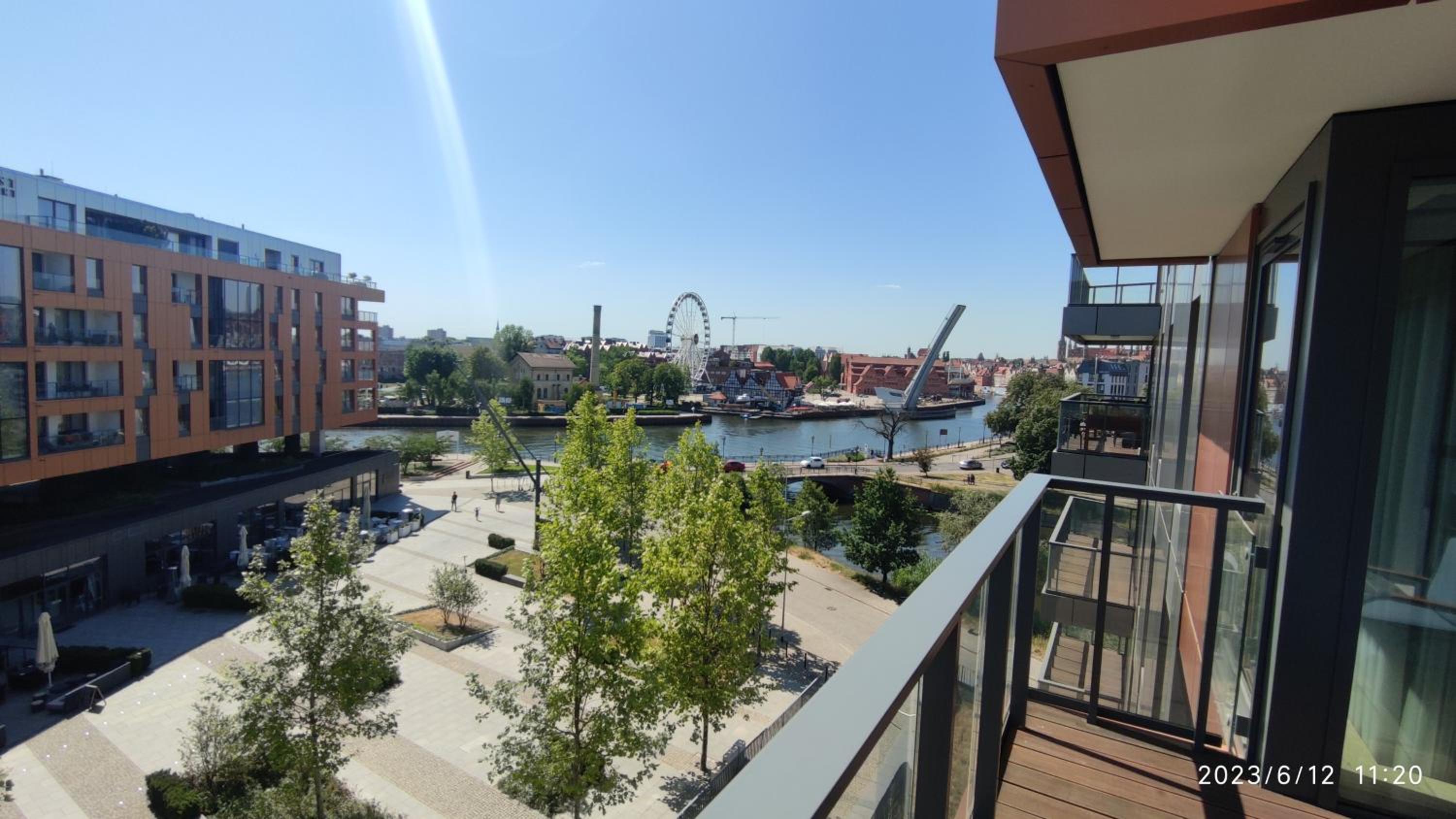 Three-Bedroom Apartment with Marina View - Photo 11