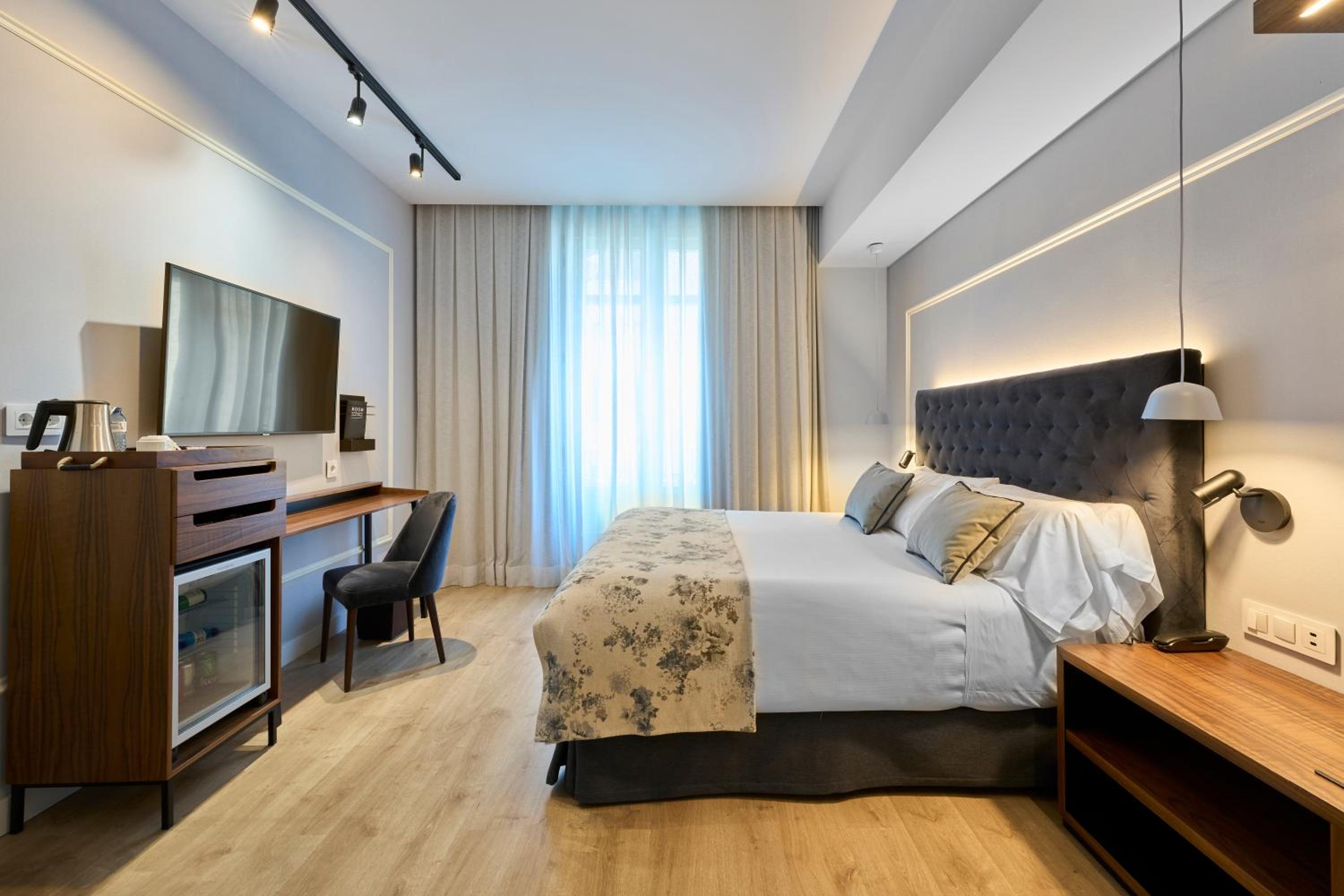 Premium Double or Twin Room - Photo 3