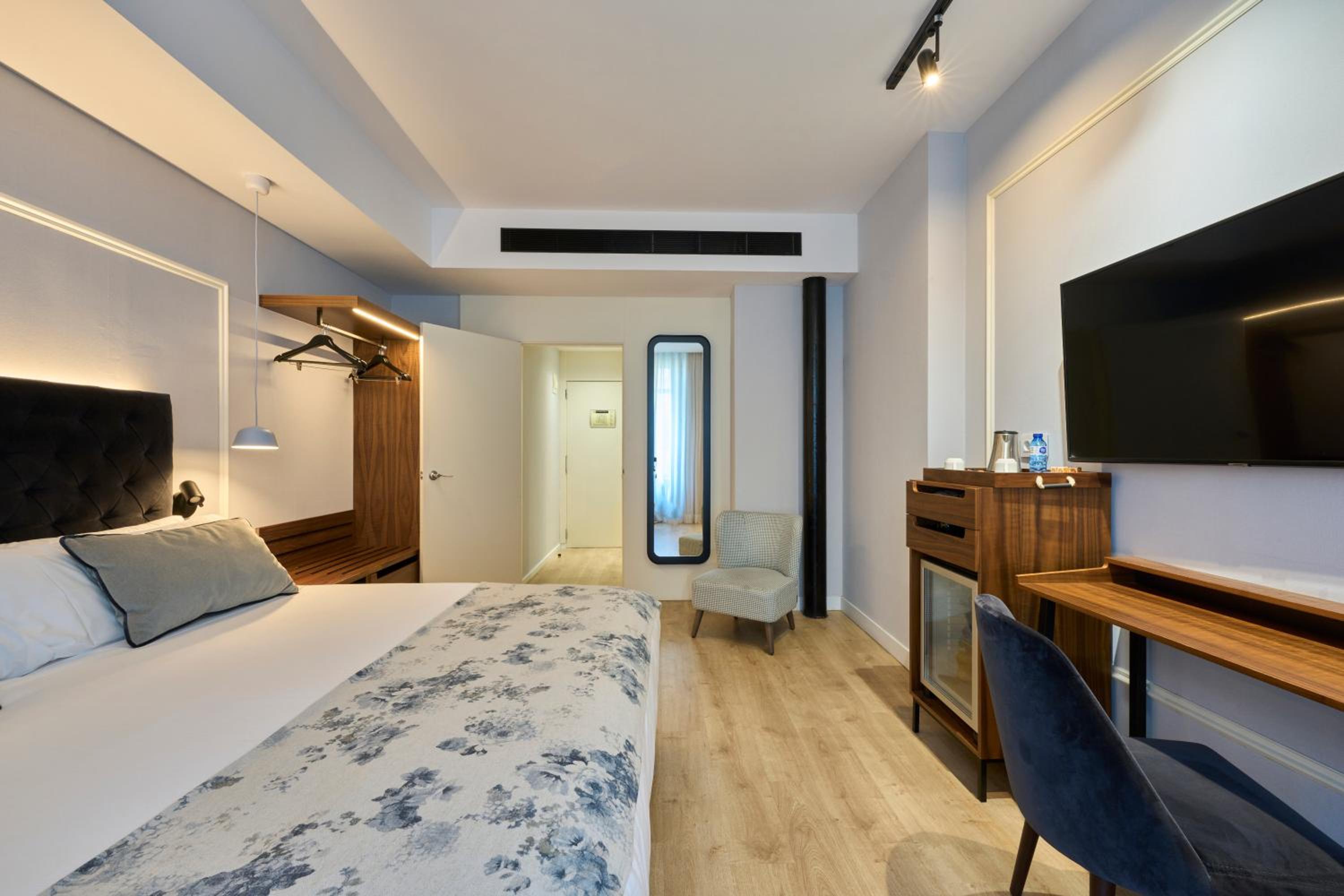 Premium Double or Twin Room - Photo 2