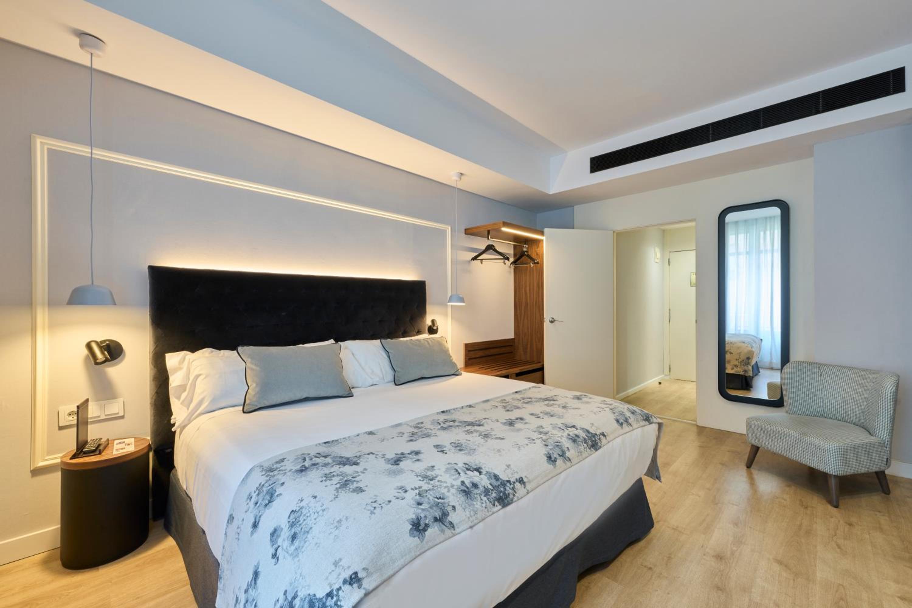 Premium Double or Twin Room - Photo 1