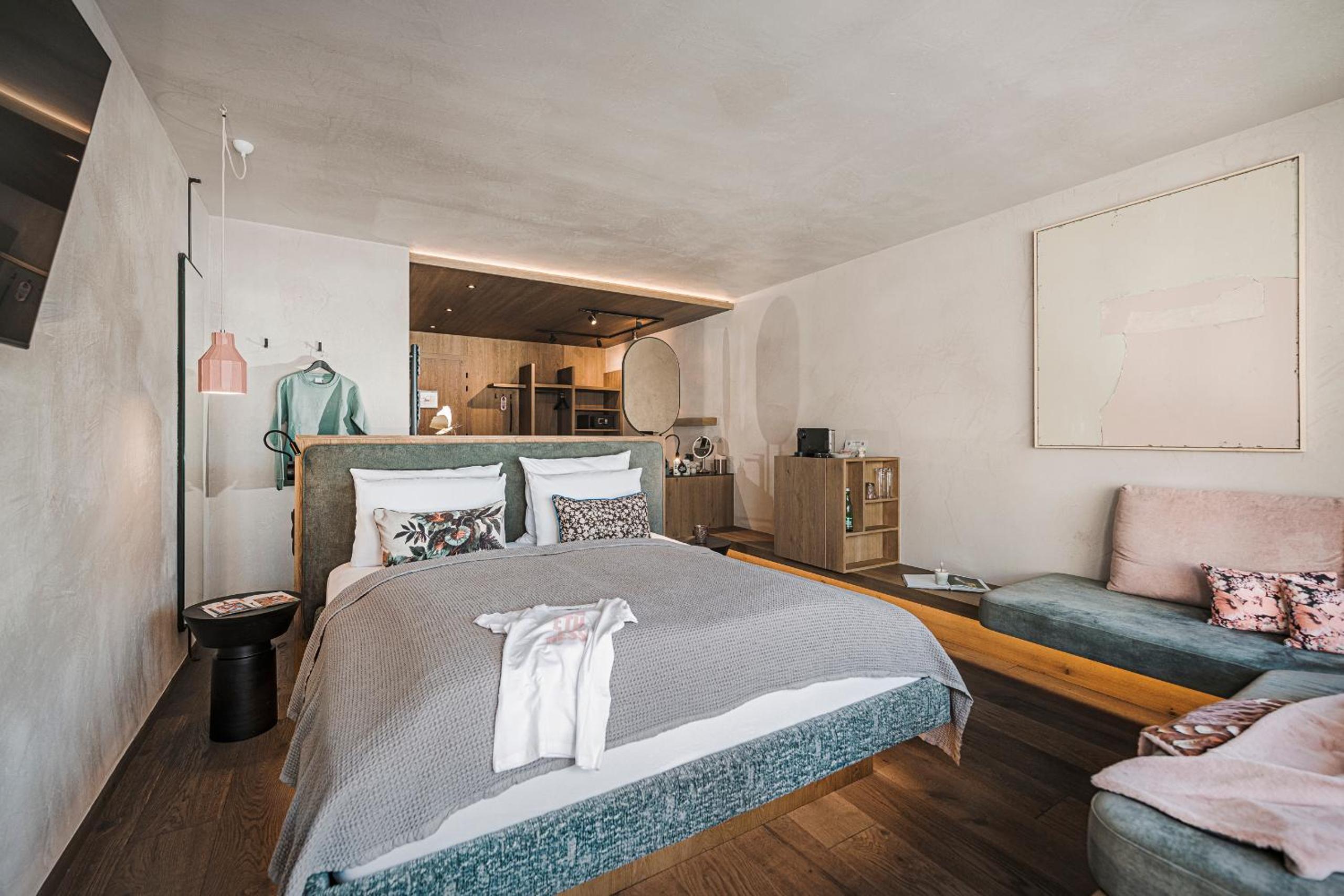 Deluxe Double Room with Balcony - Photo 1