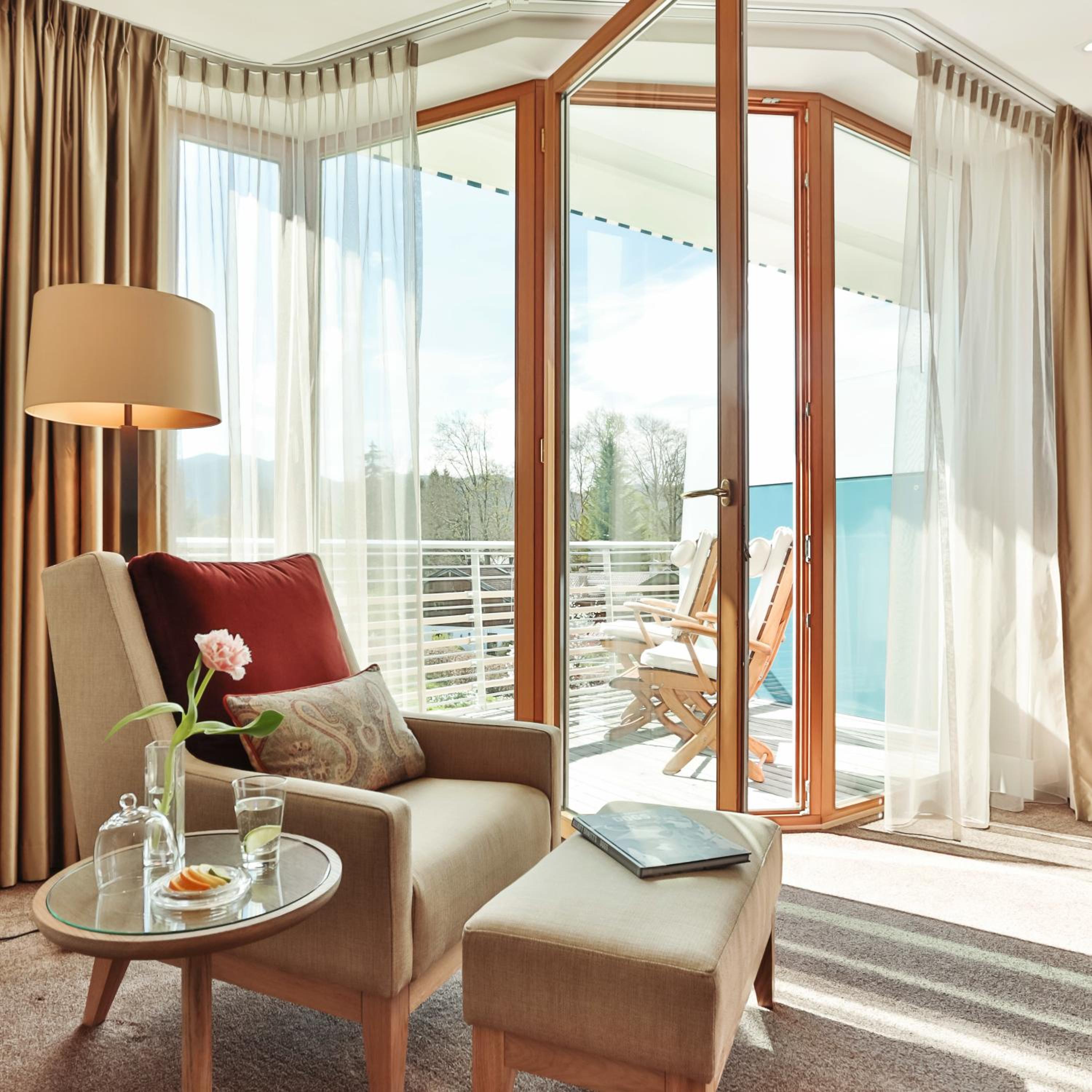 Elegant Nature Deluxe Double Room with Alpine View photo 3