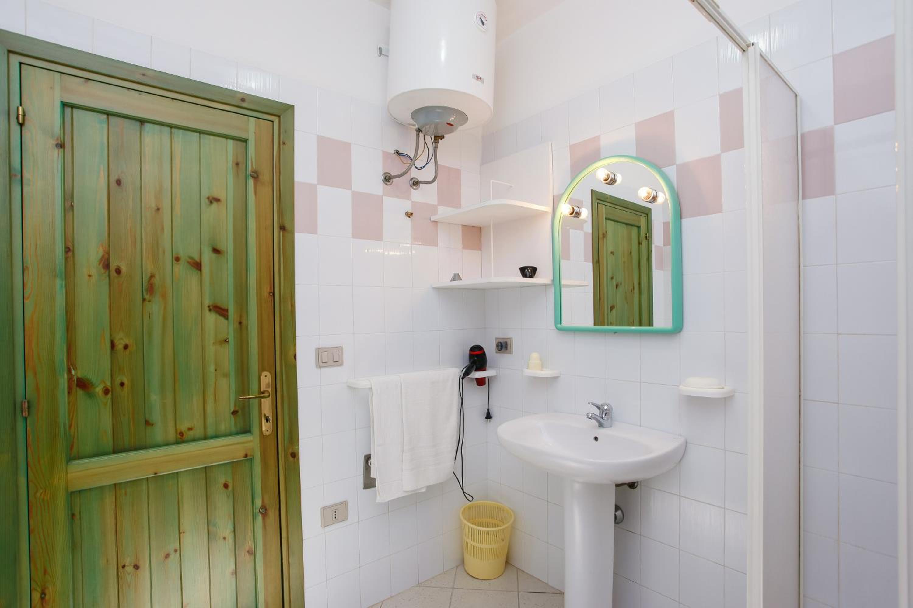 One-Bedroom House photo 2