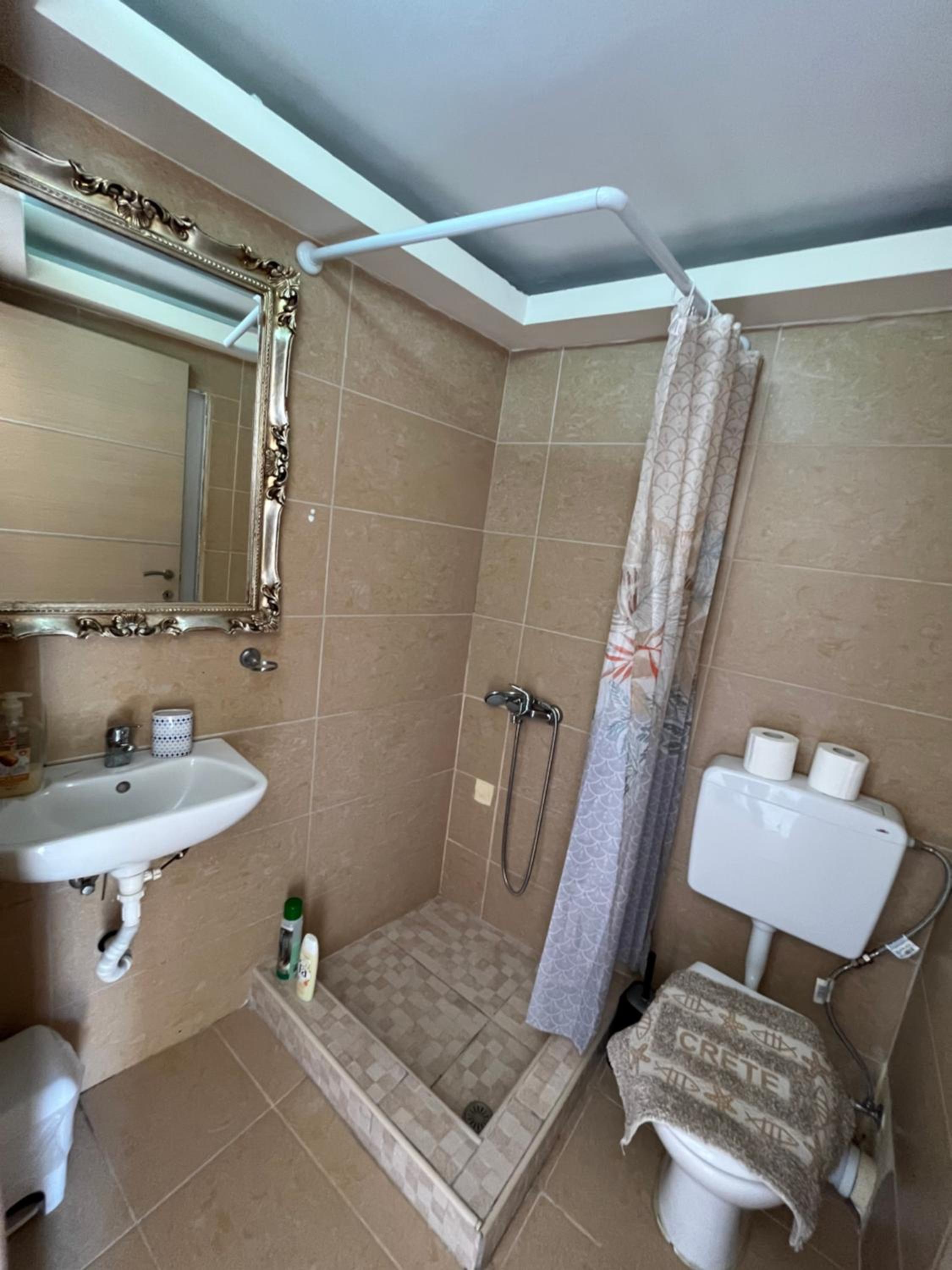 Apartment with Terrace - Photo 9