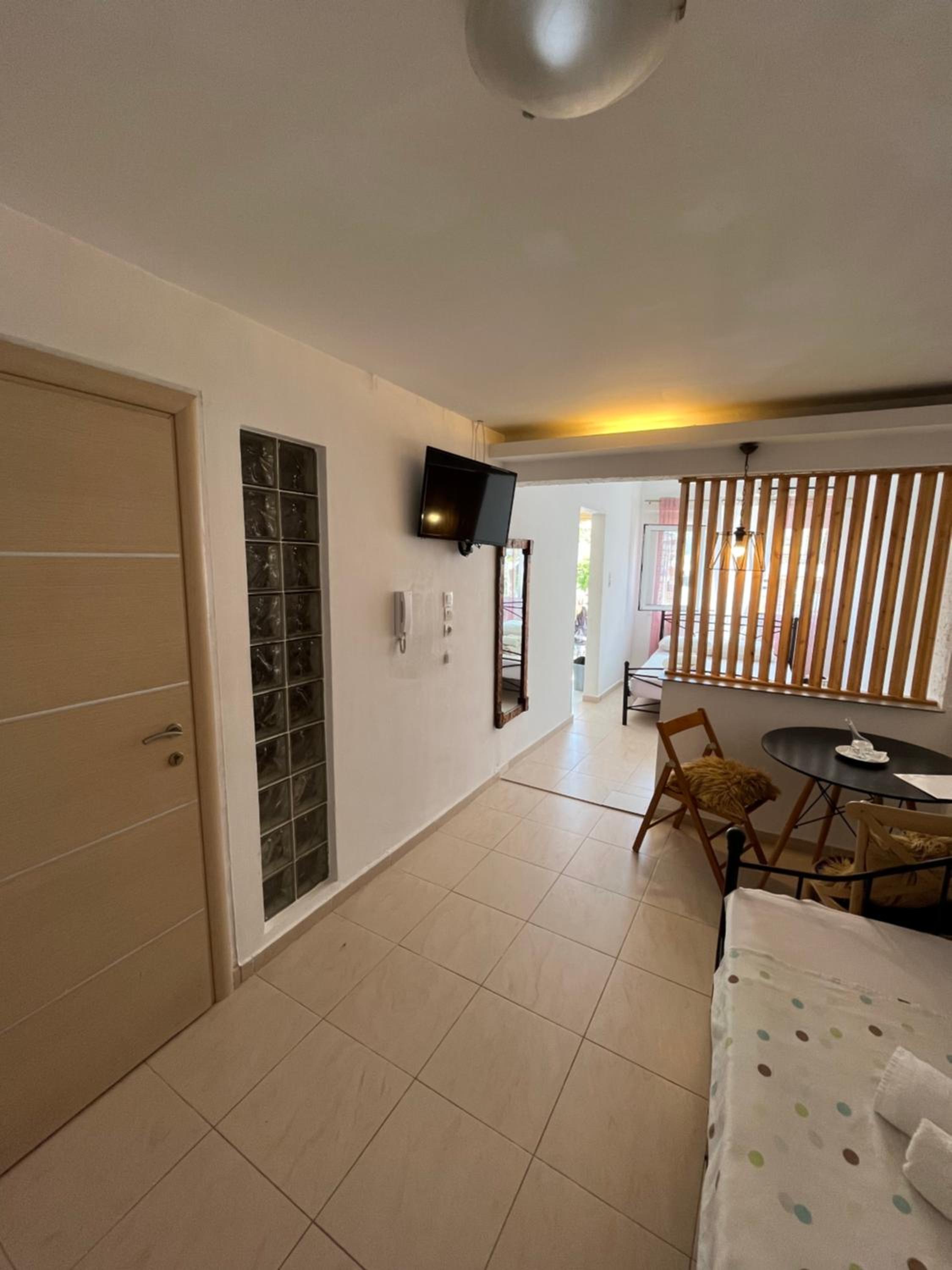 Apartment with Terrace - Photo 6