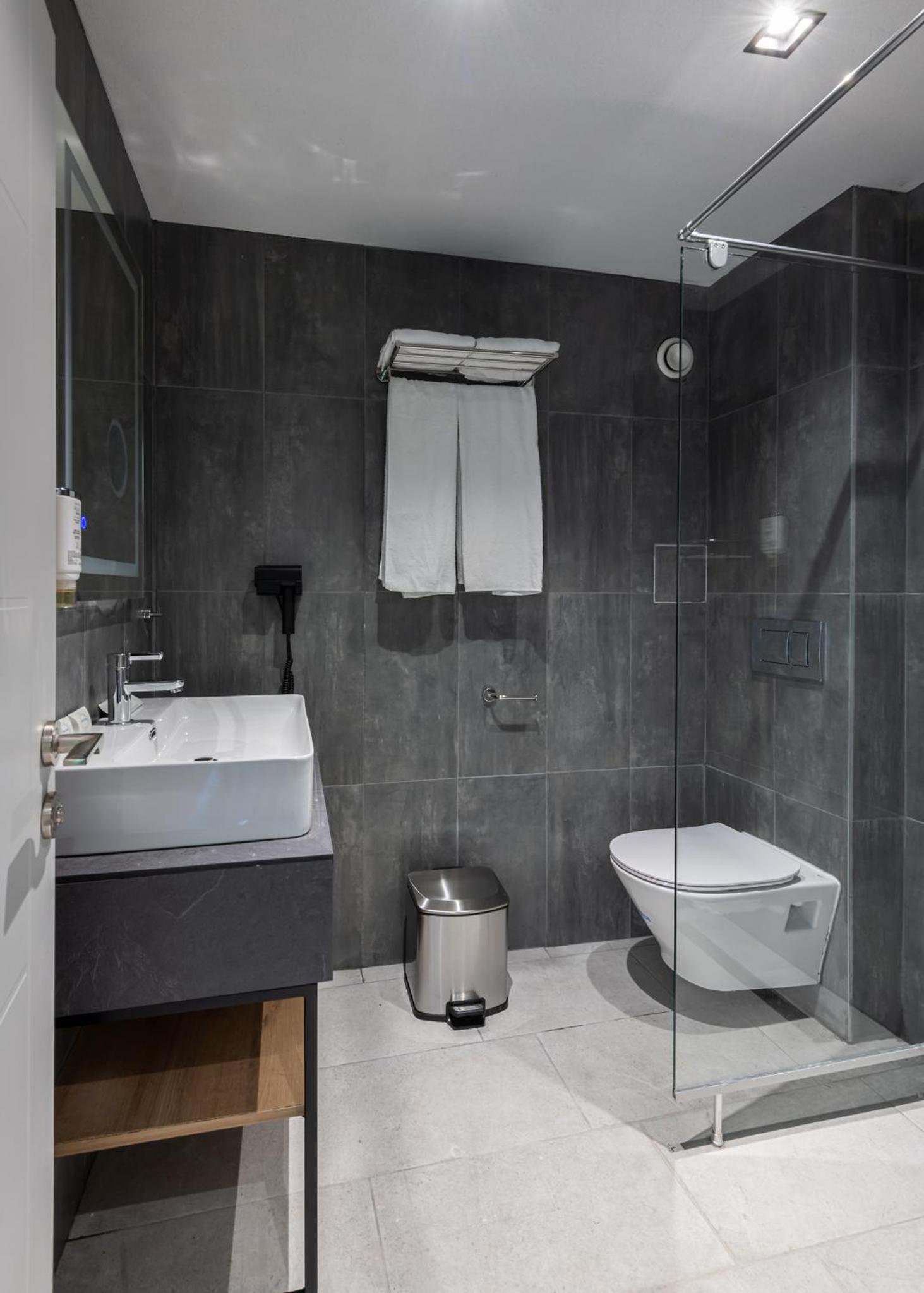 Standard Double Room - Photo 6