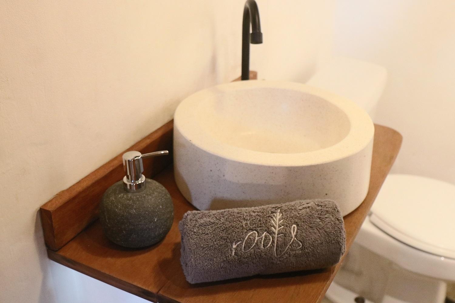 Deluxe King Suite - Photo 13