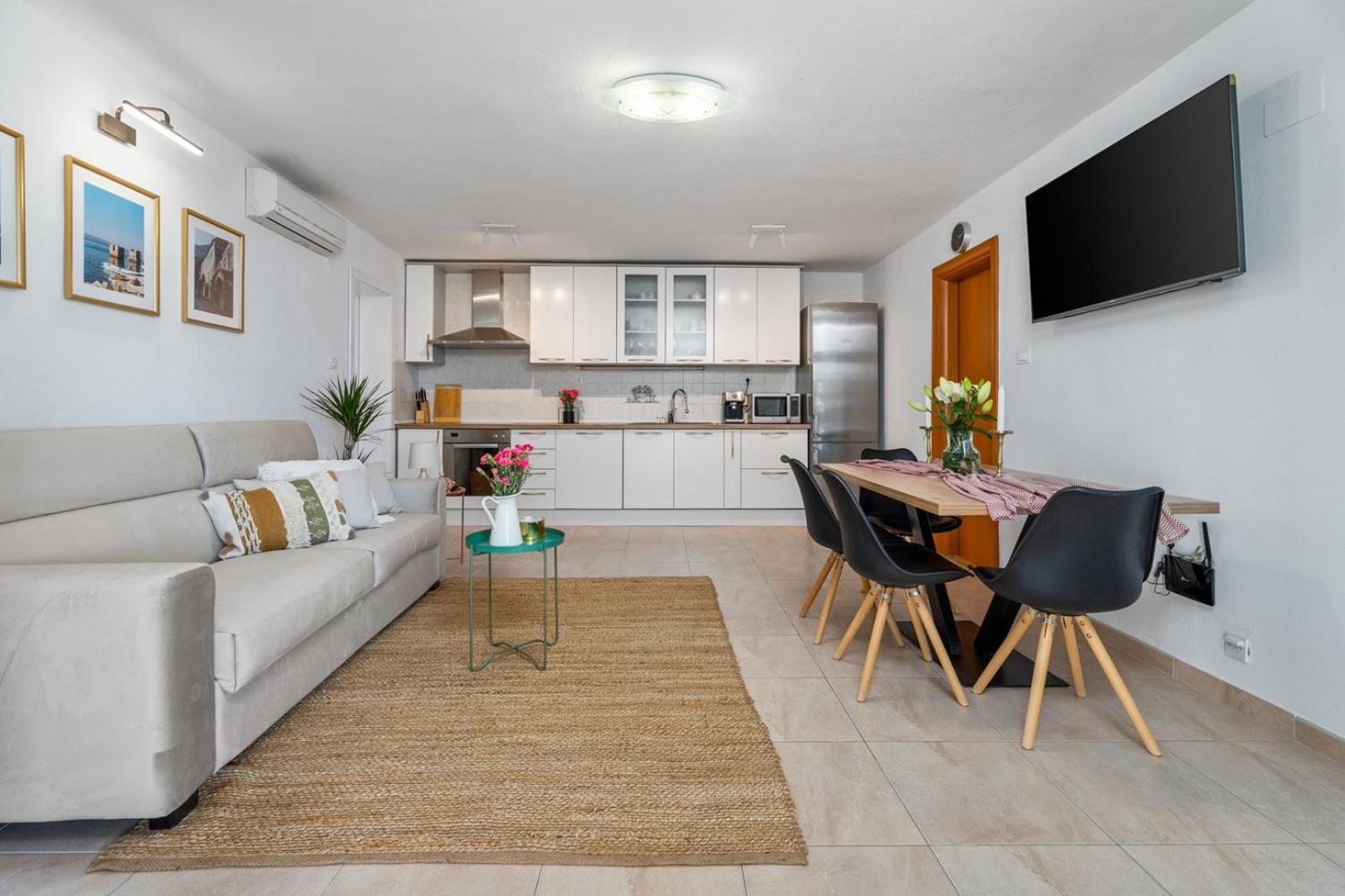 Villa photo 1