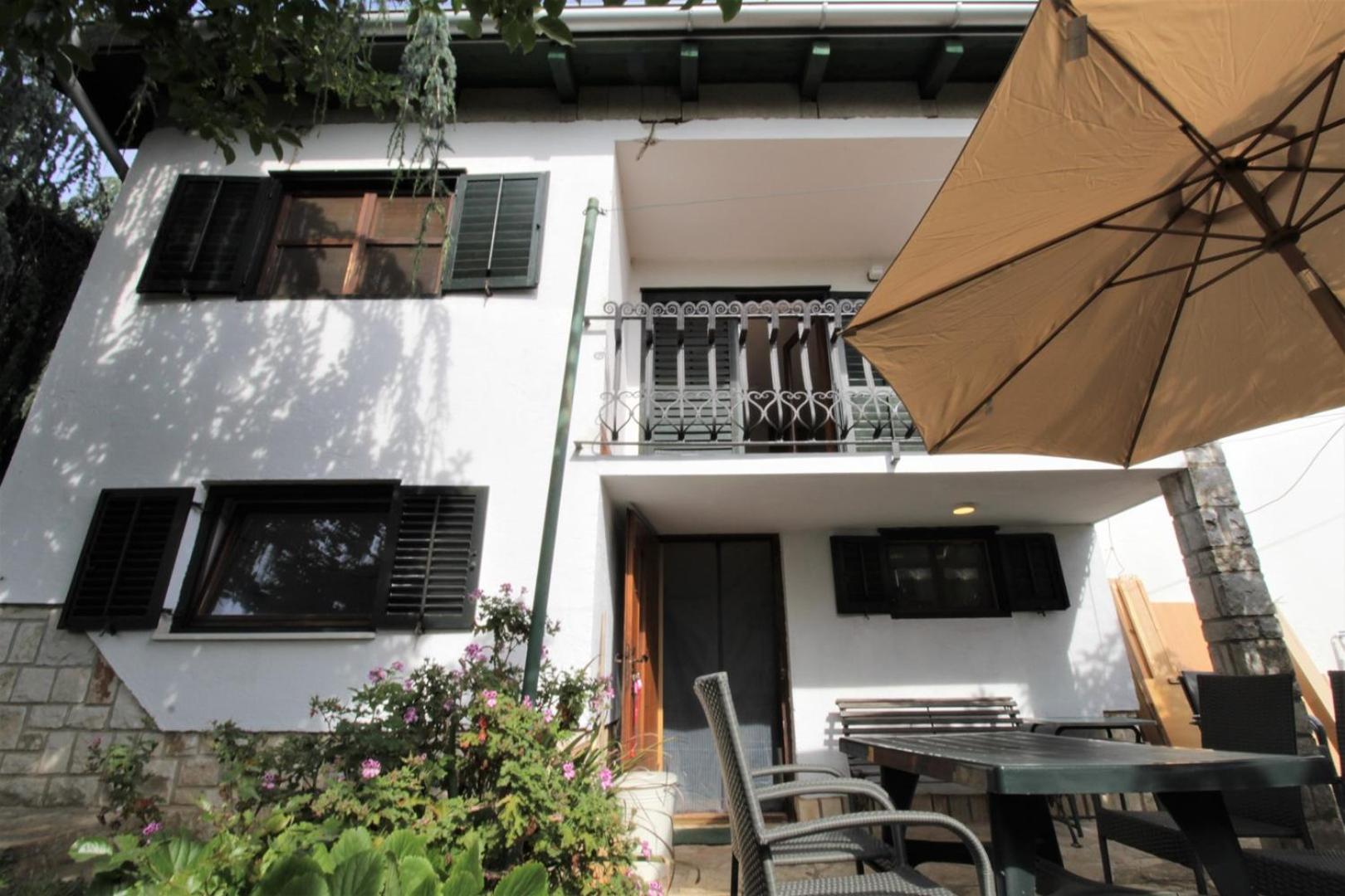 Bungalow With Garden View photo 2