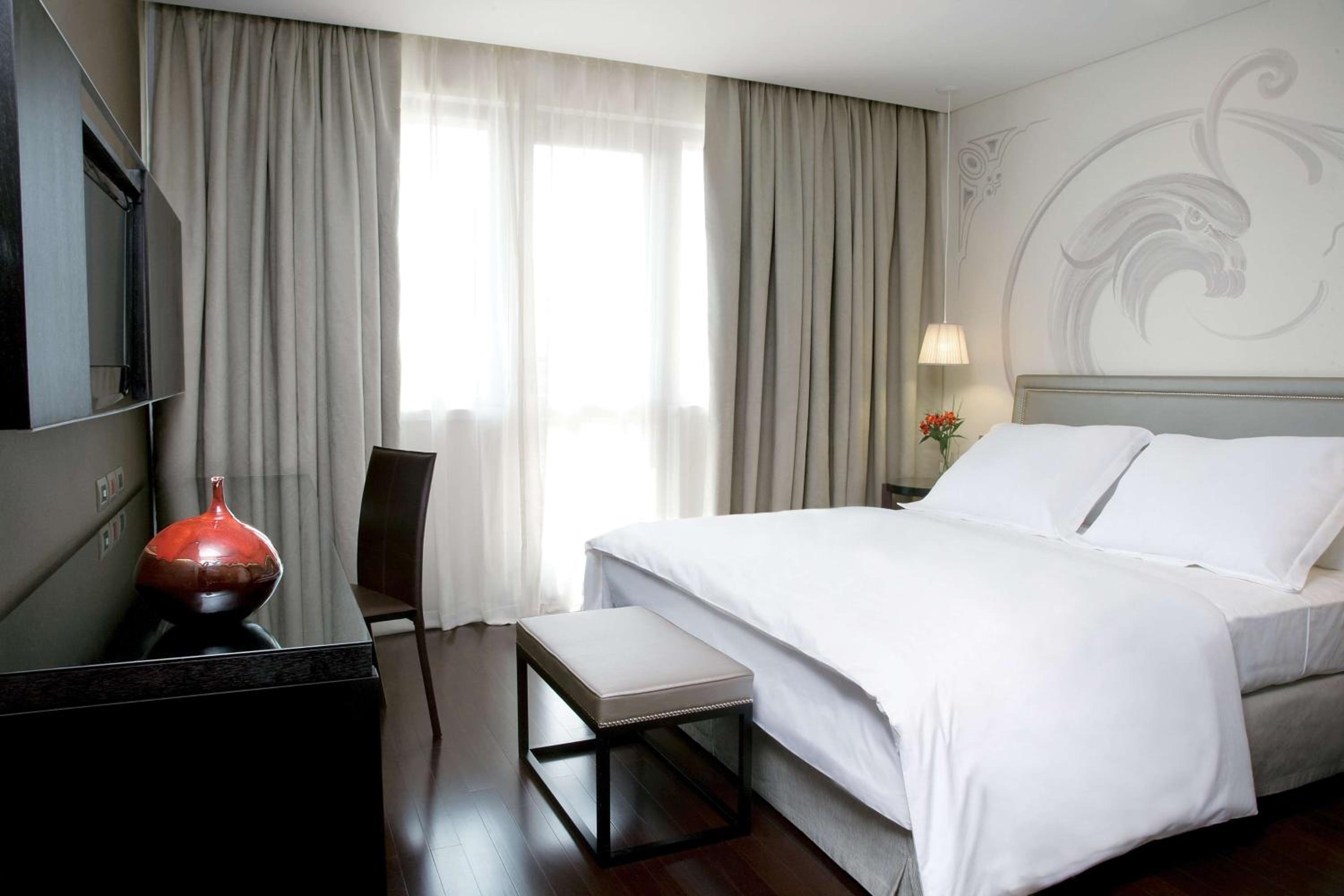 Standard Double or Twin Room thumbnail 6