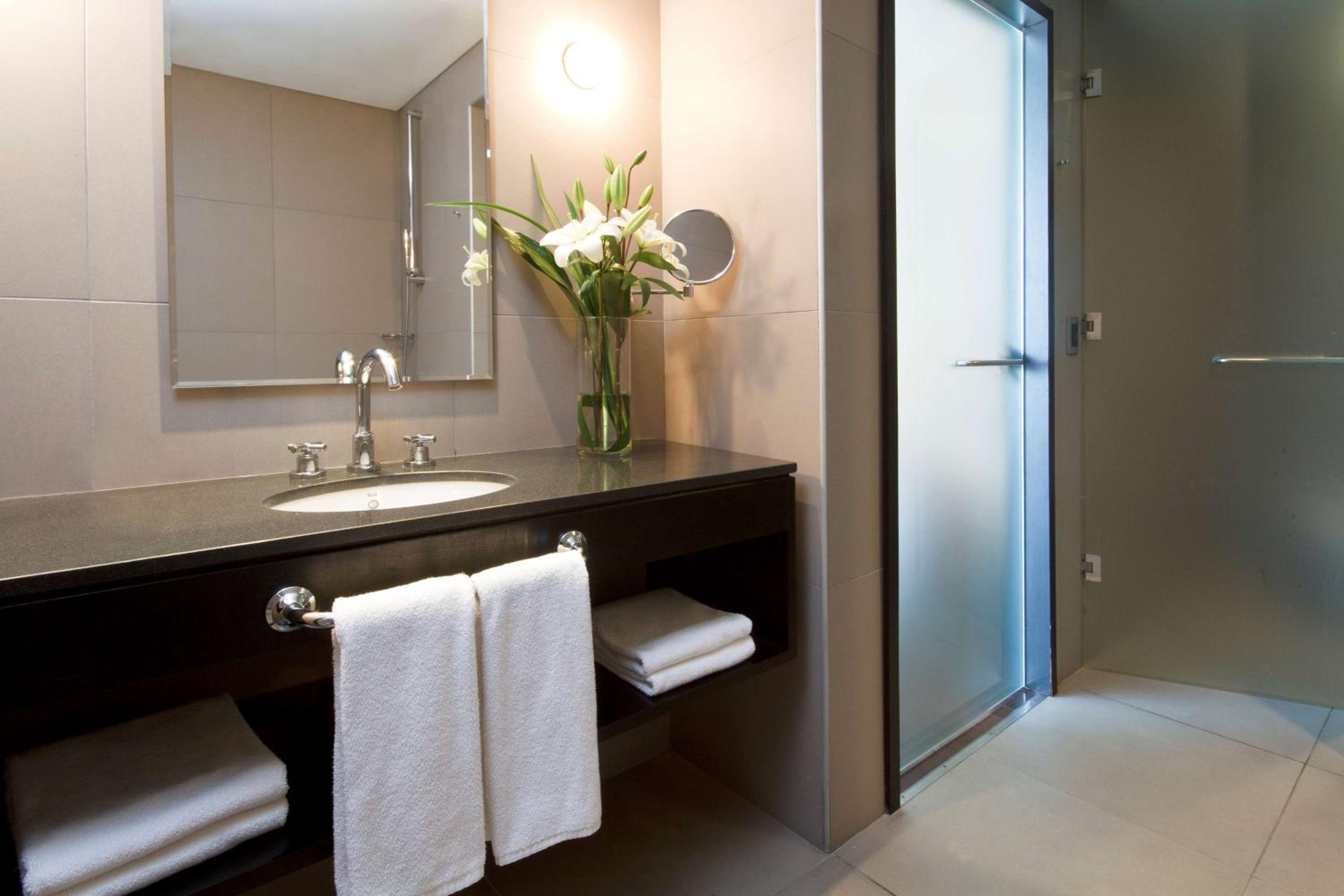 Standard Double or Twin Room thumbnail 5