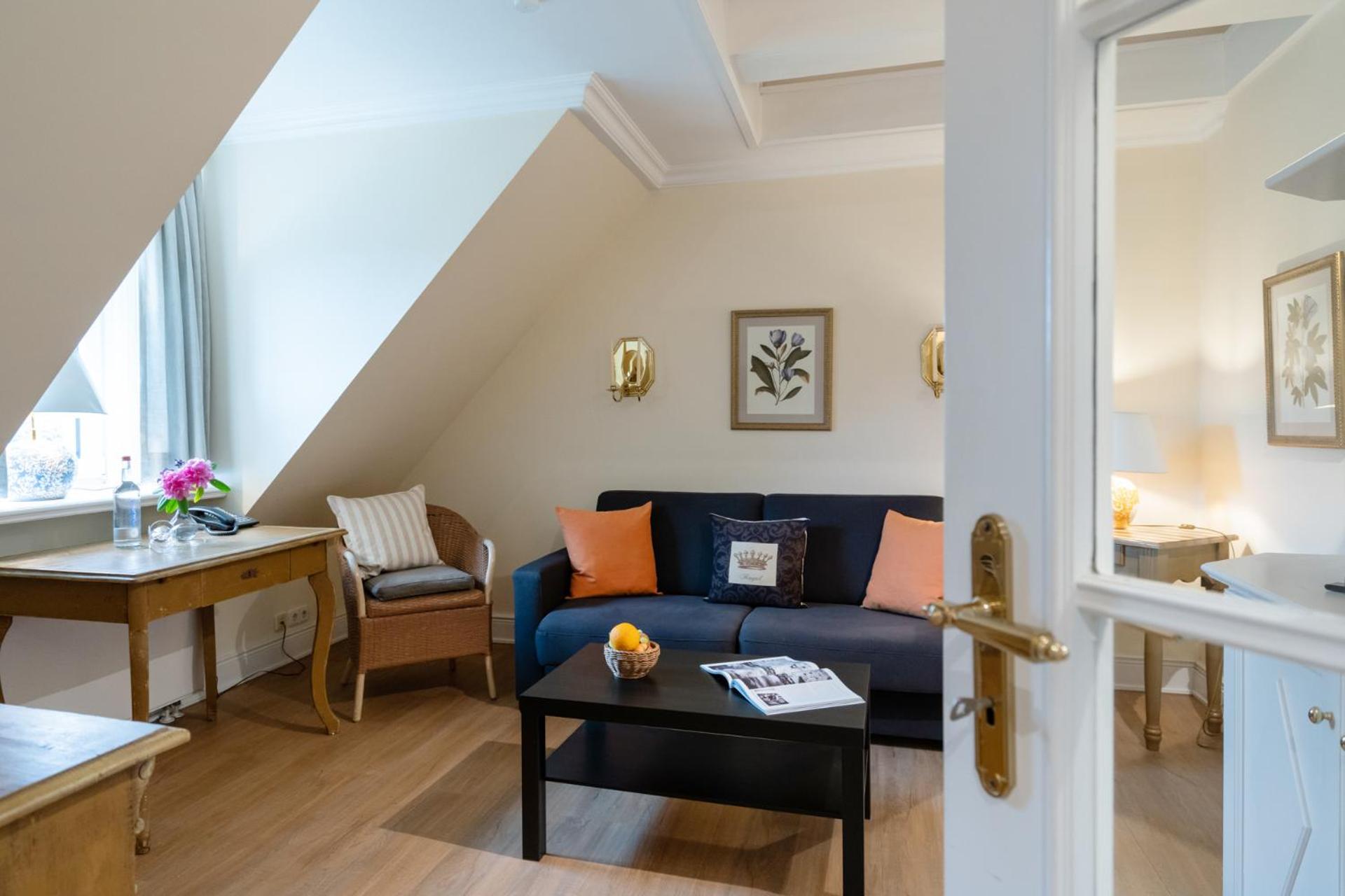 Suite - Photo 1