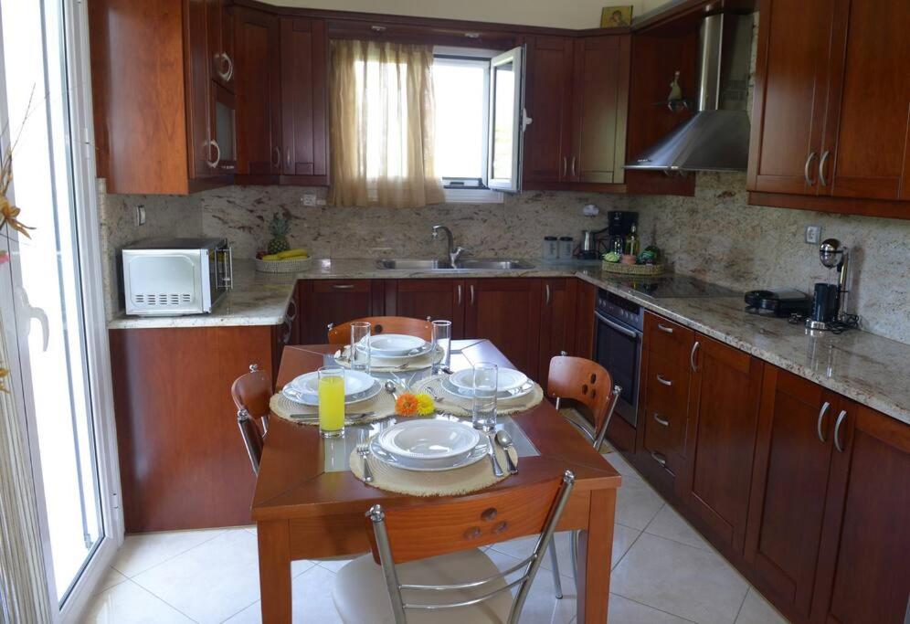 Three-Bedroom House photo 2