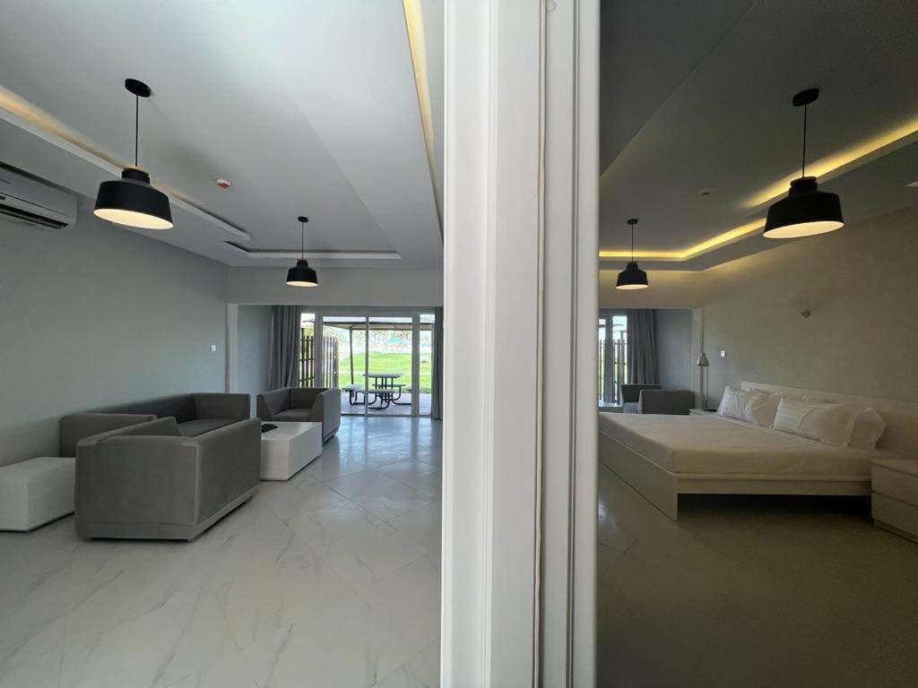 Deluxe Room (2 Adults + 1 Child) photo 2