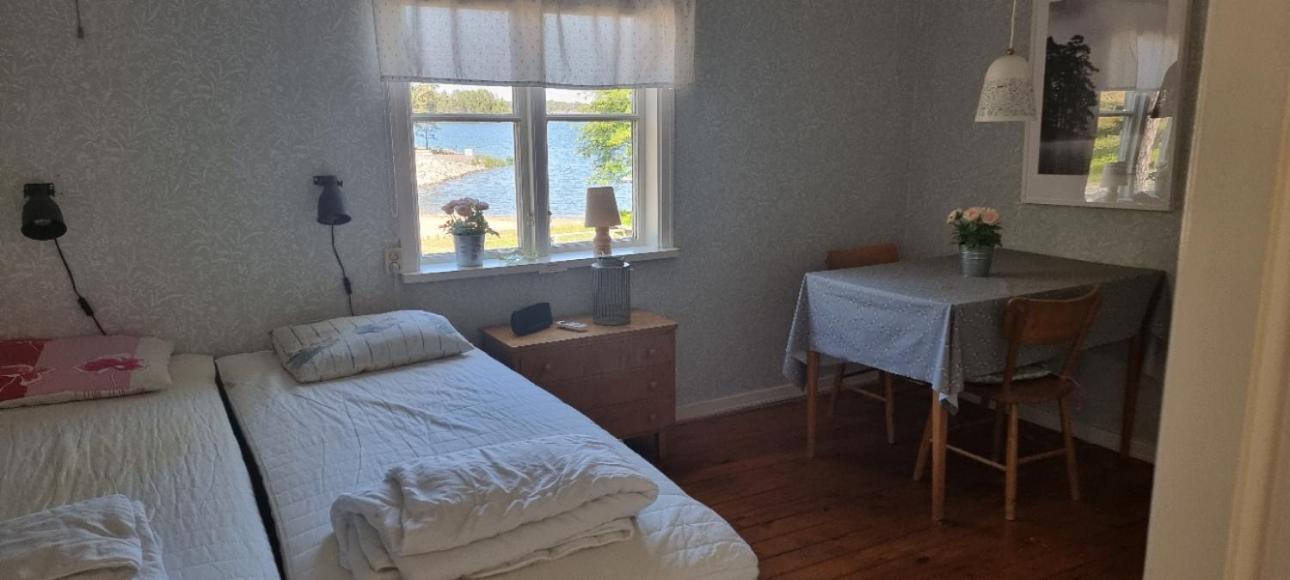One-Bedroom House - Photo 2