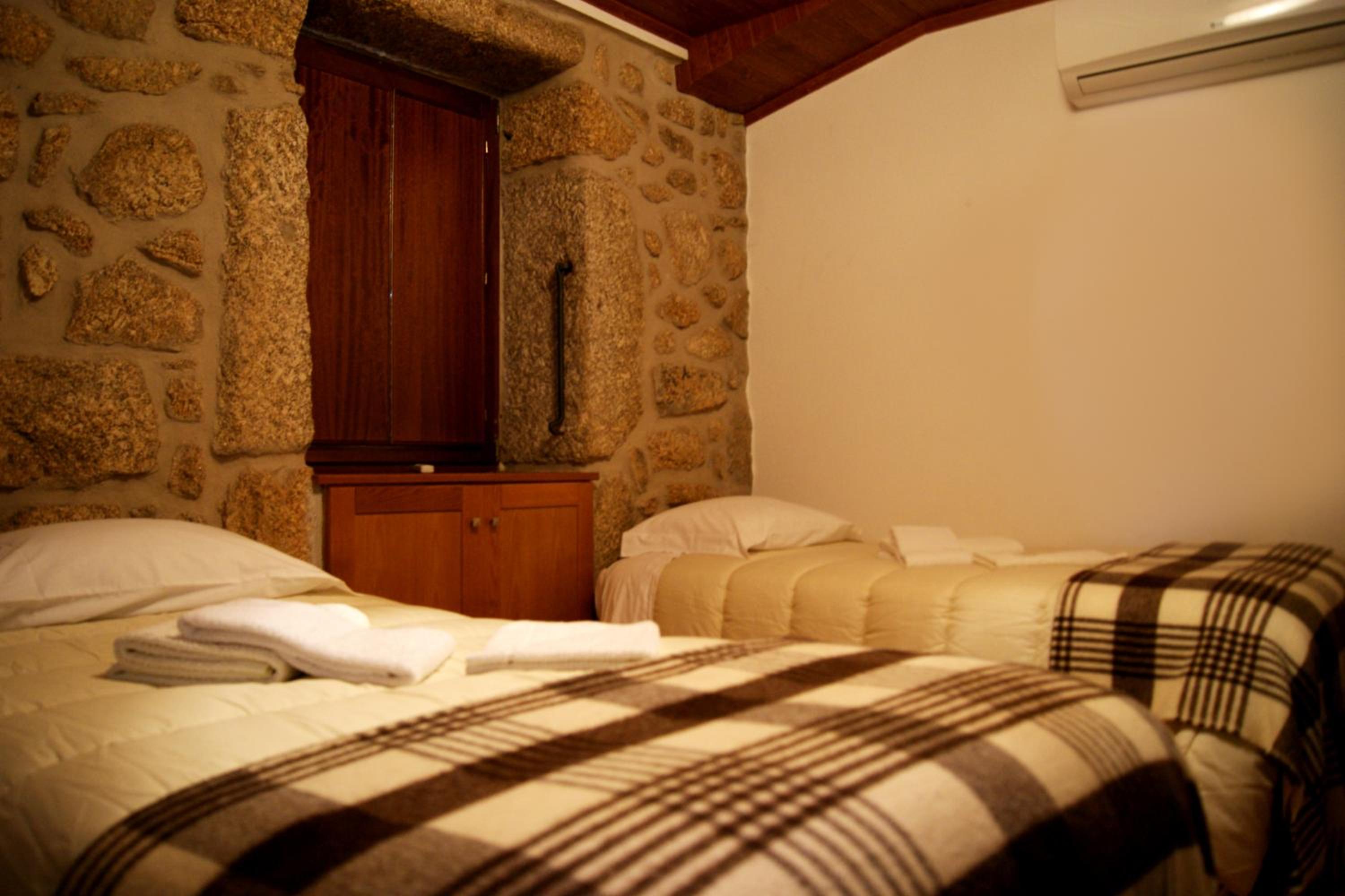 Standard Twin Room - Photo 2