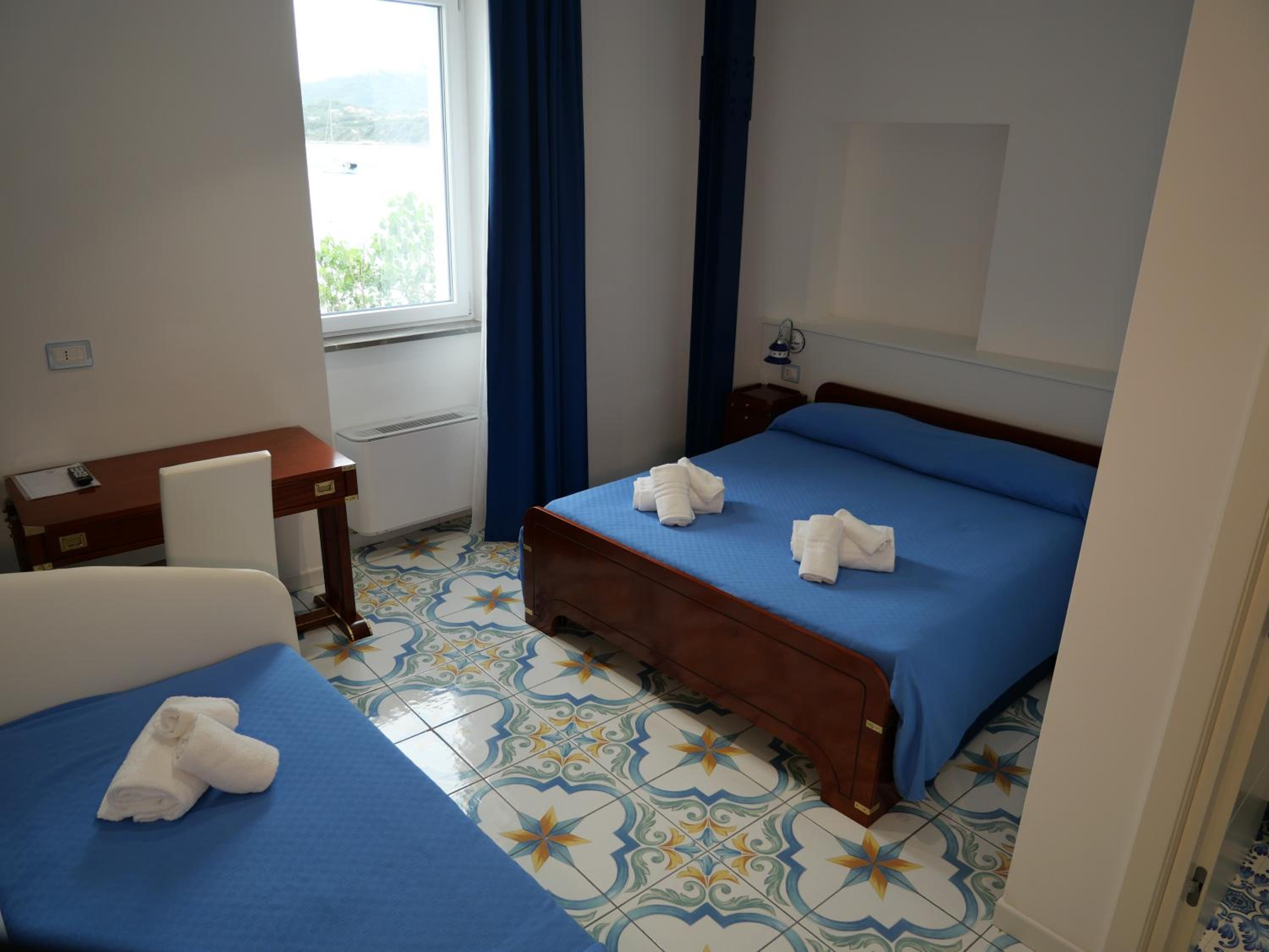 Superior Double or Twin Room with Sea View photo 1