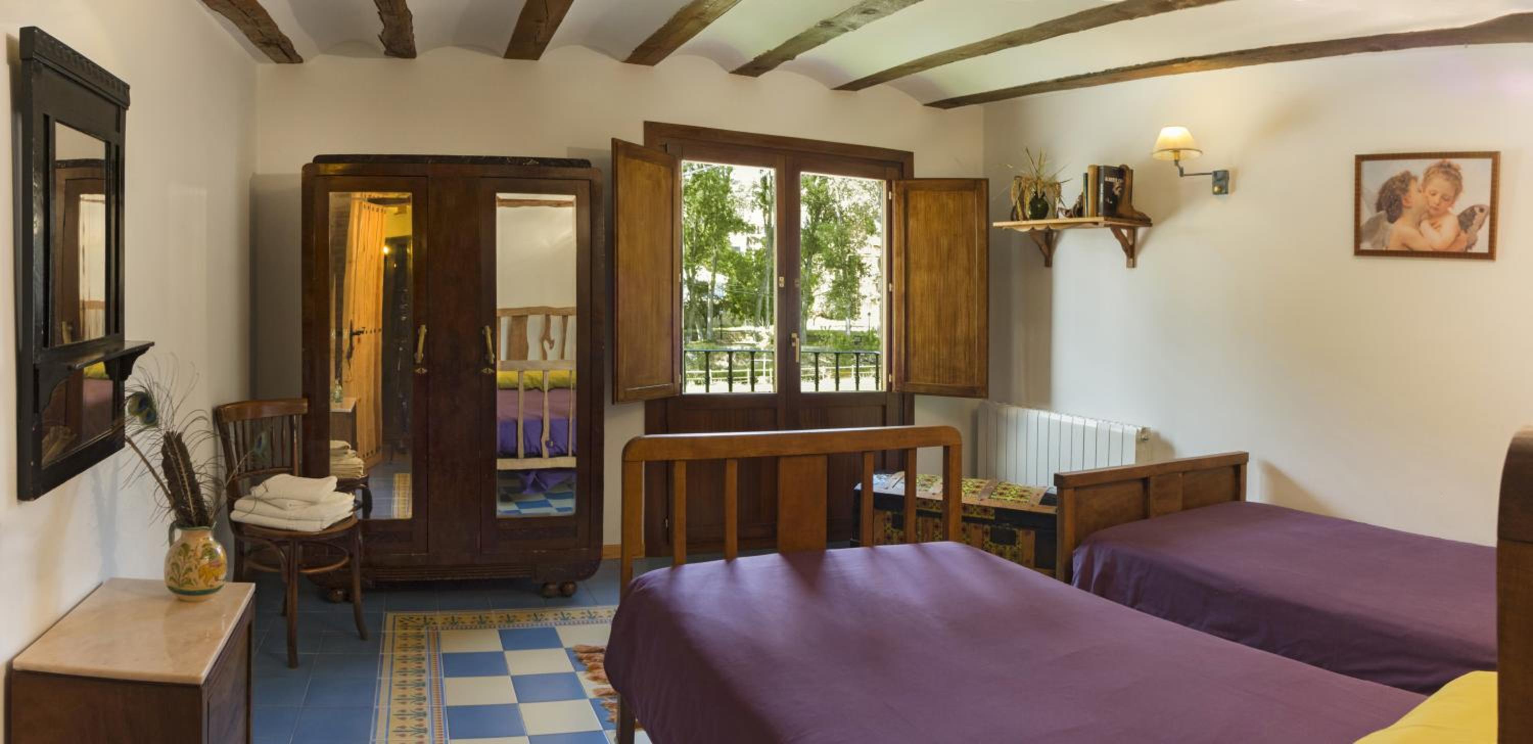 Five-Bedroom House photo 3
