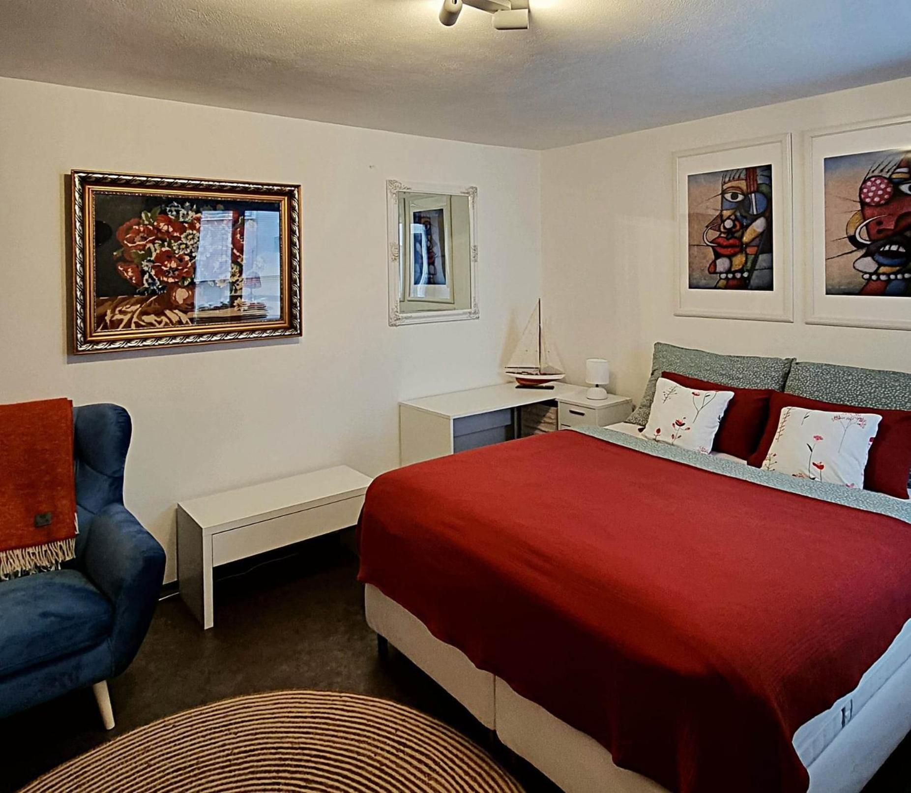 One-Bedroom Apartment photo 3
