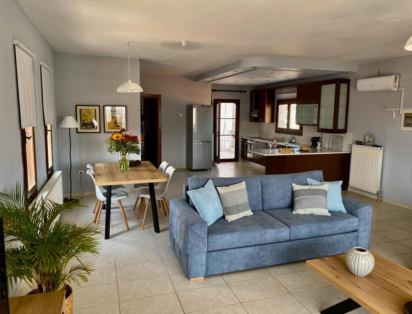 One-Bedroom House photo 1