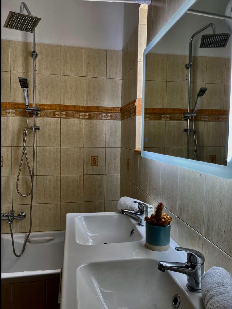 One-Bedroom House photo 2