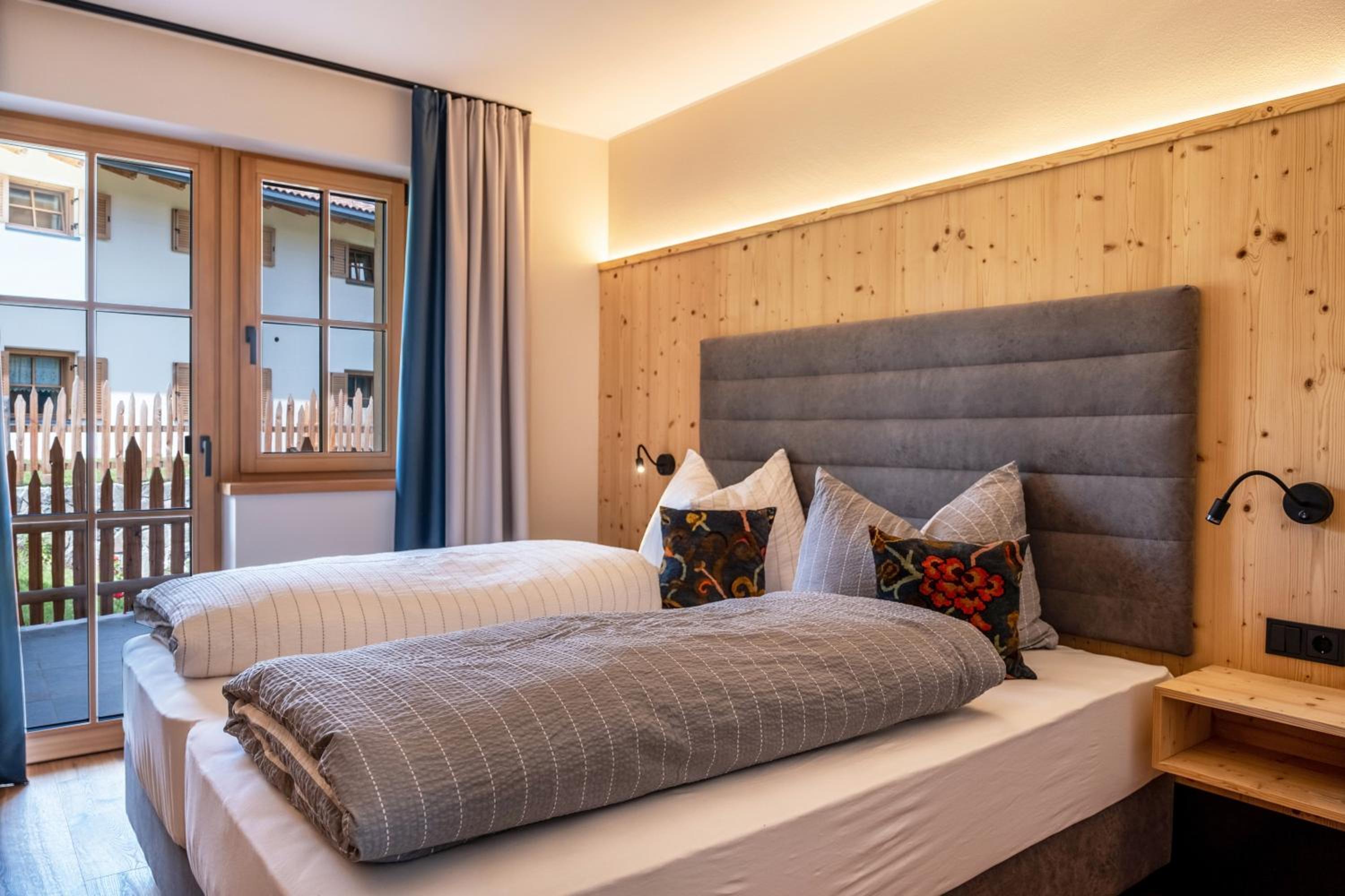 Two-Bedroom Deluxe Apartment with Garden View photo 1