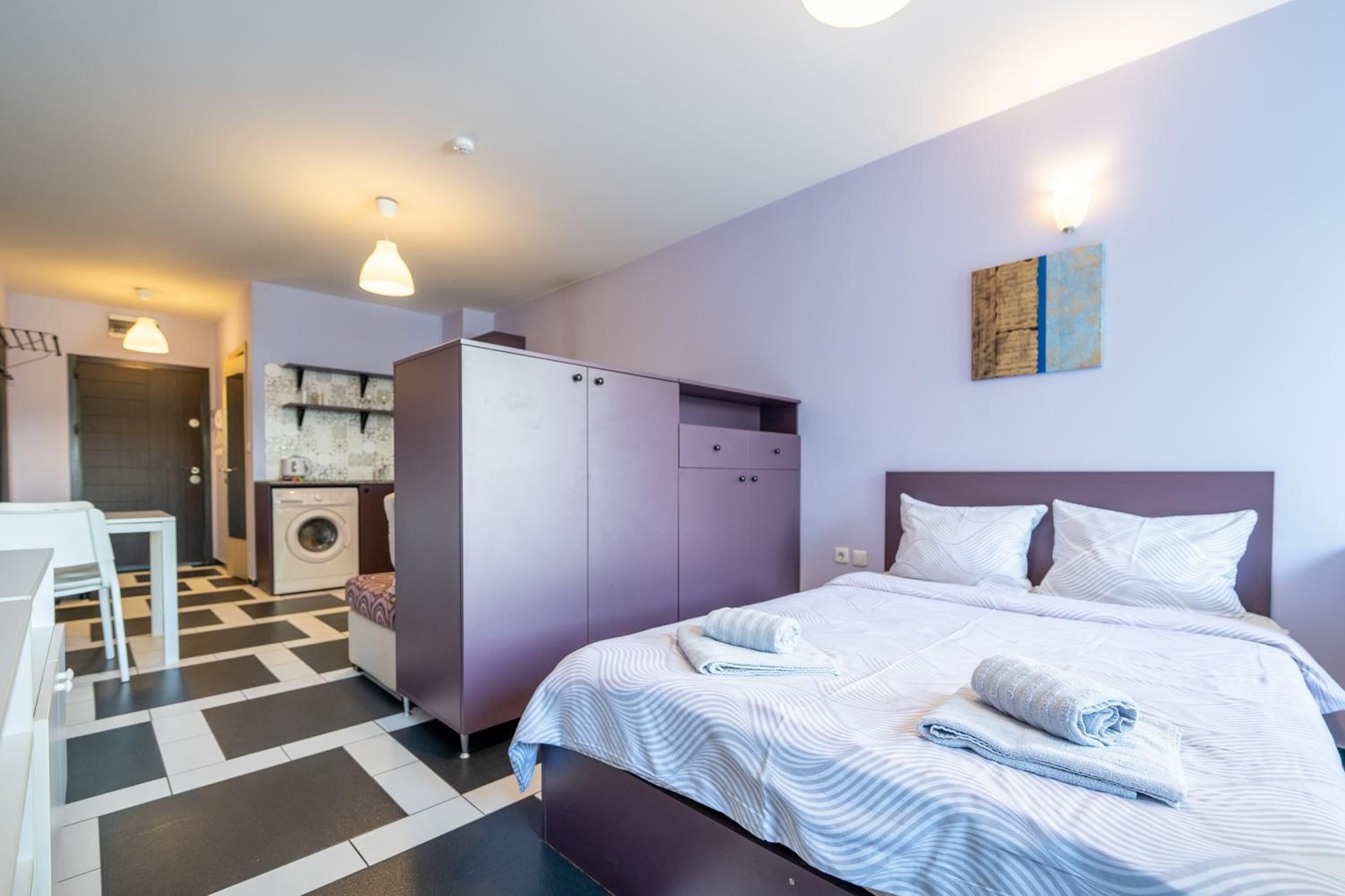 One-Bedroom Apartment - Photo 1