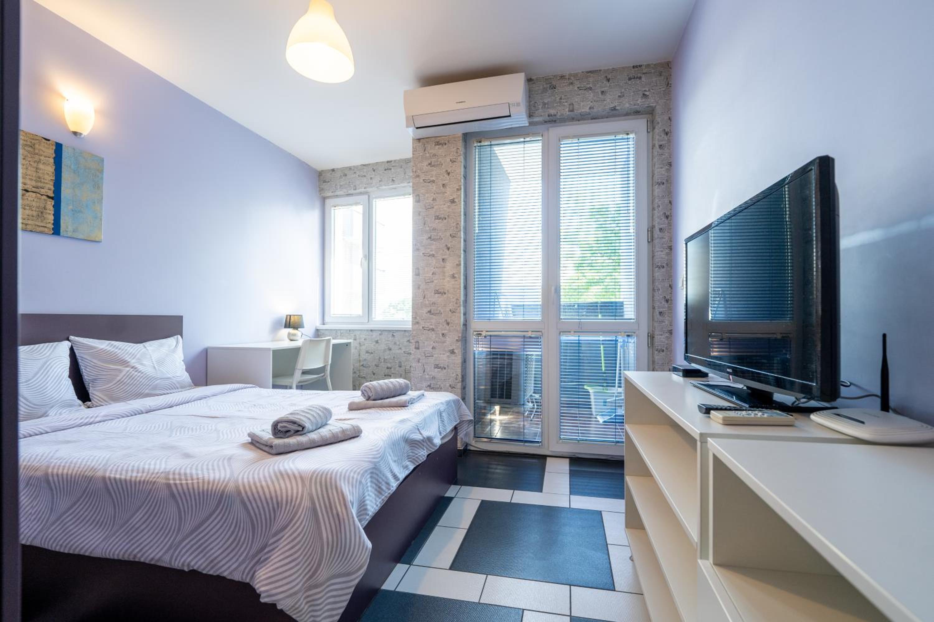 One-Bedroom Apartment - Photo 3