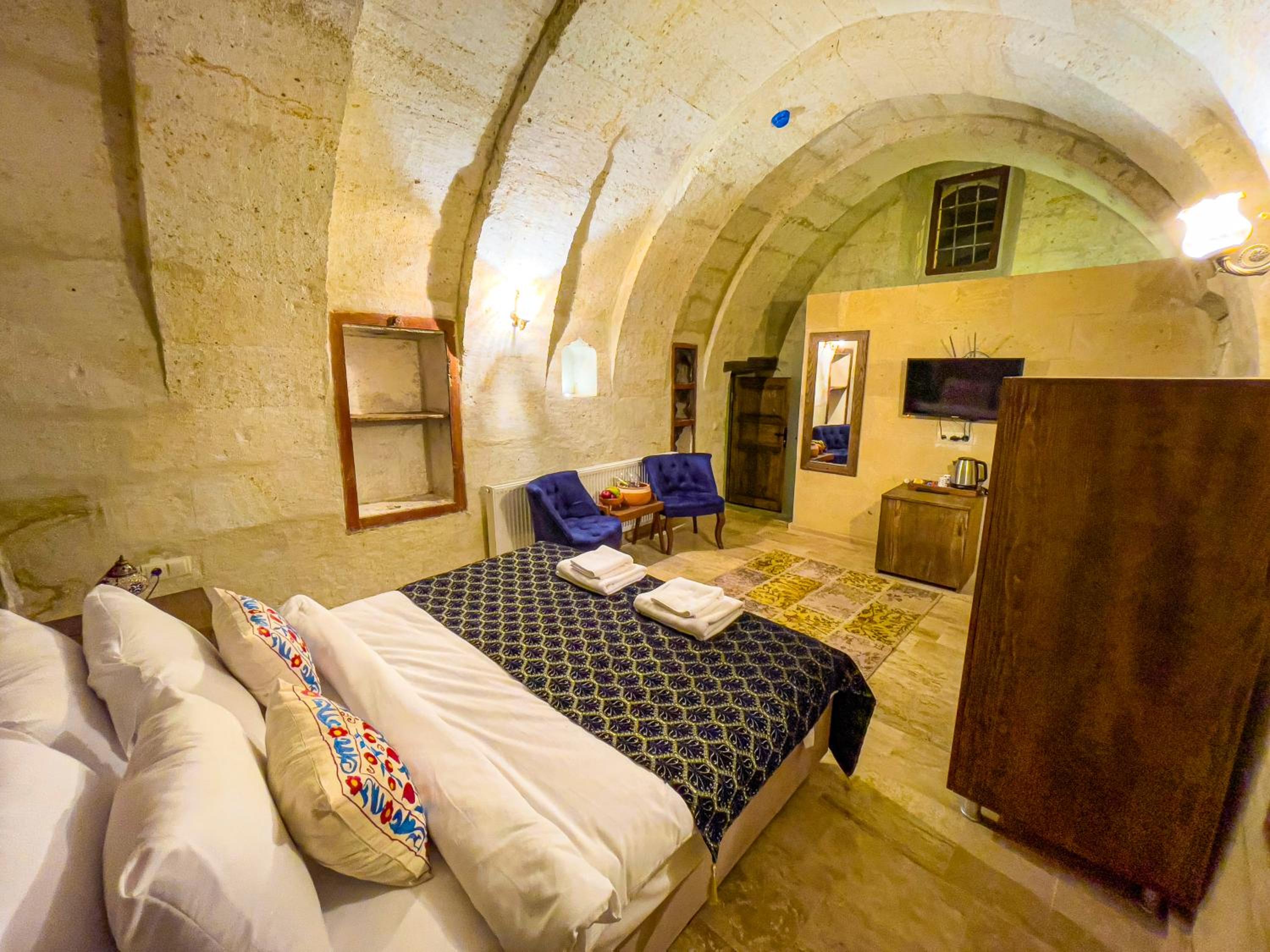 Deluxe Double Room - Photo 9