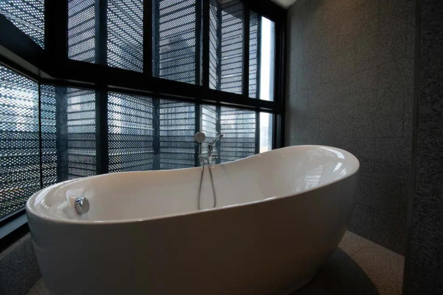 Deluxe Suite With Spa Bath
