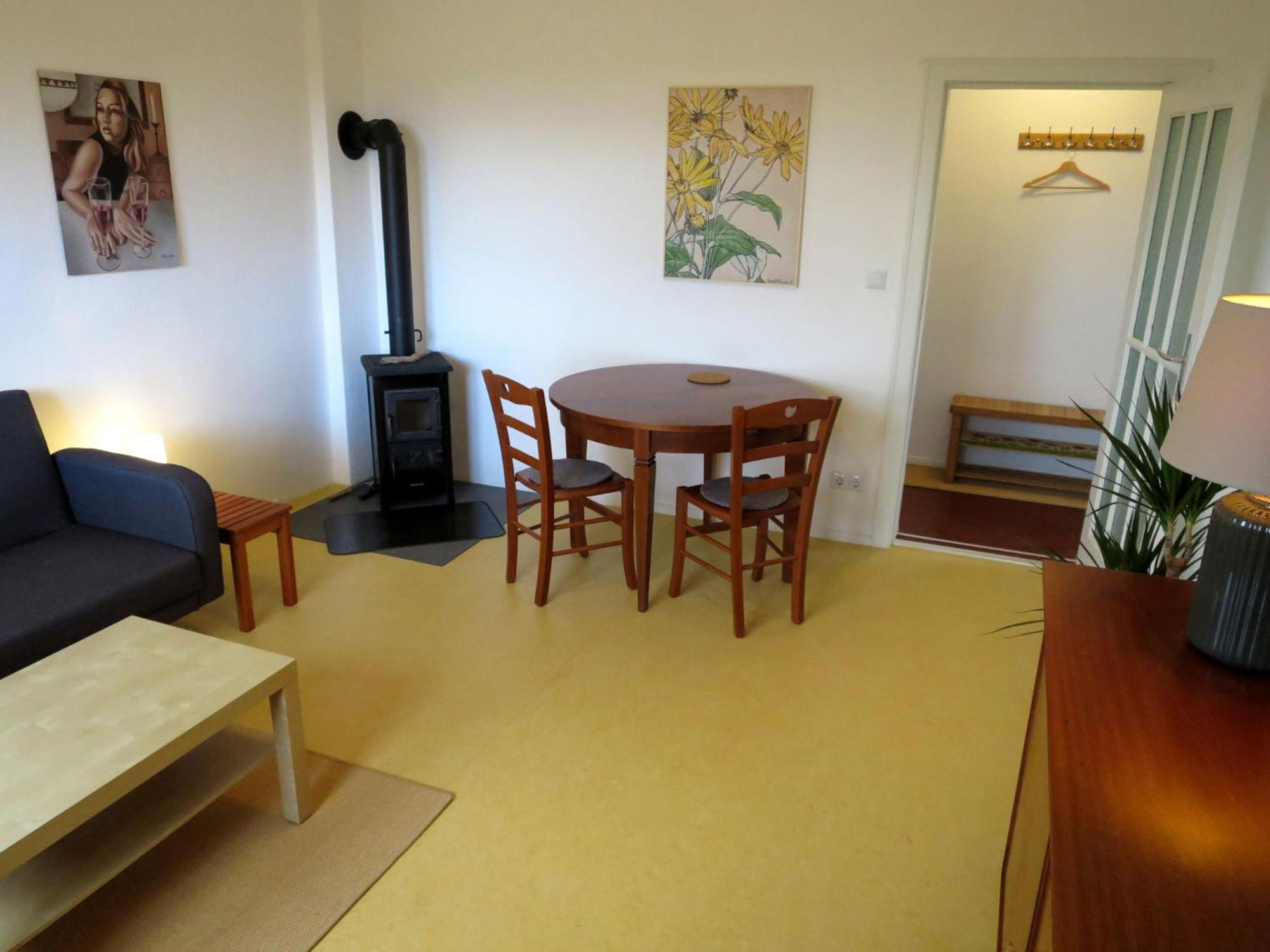 One-Bedroom Apartment photo 1