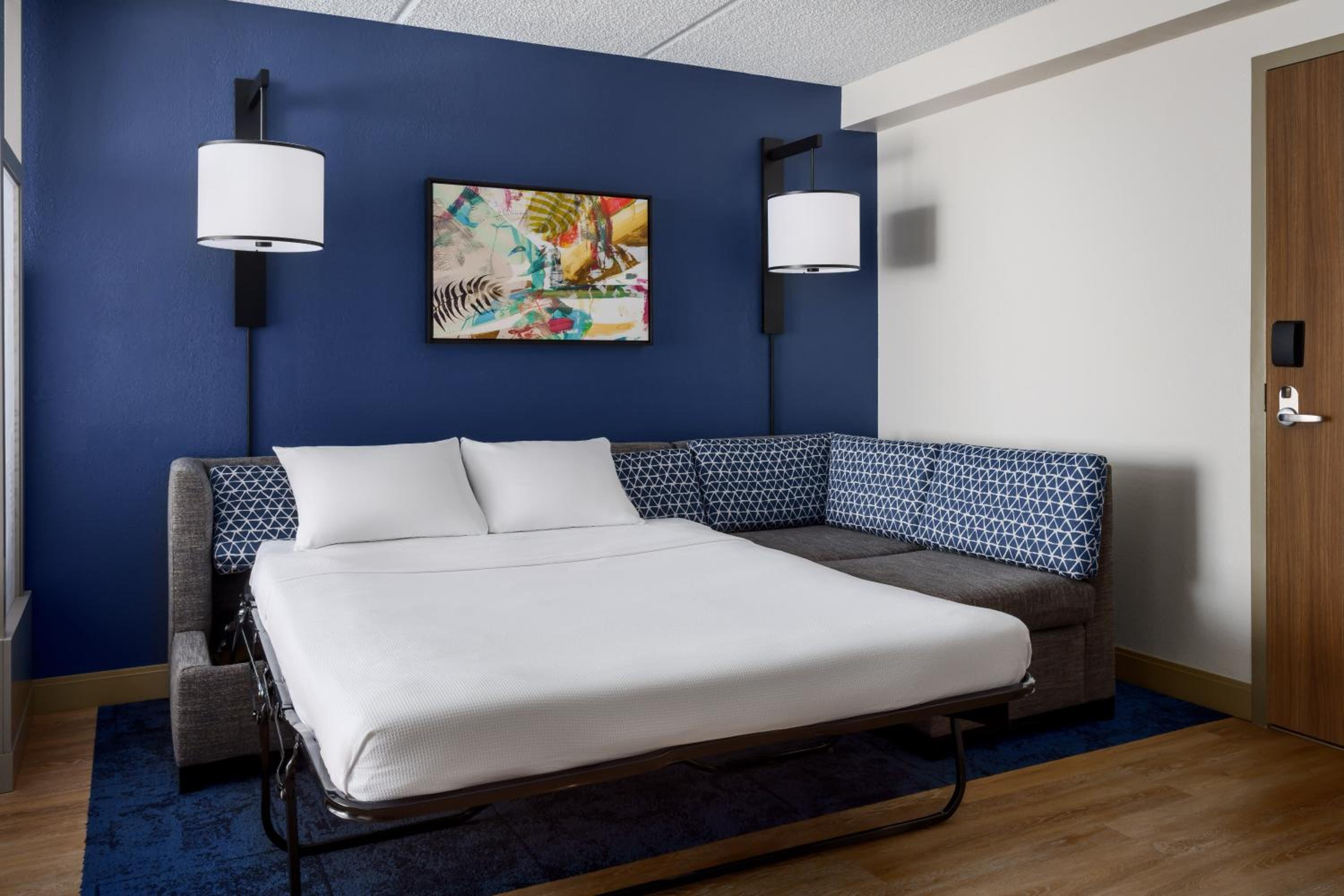King Room with Sofa Bed and Roll-In Shower - Disability Access photo 1