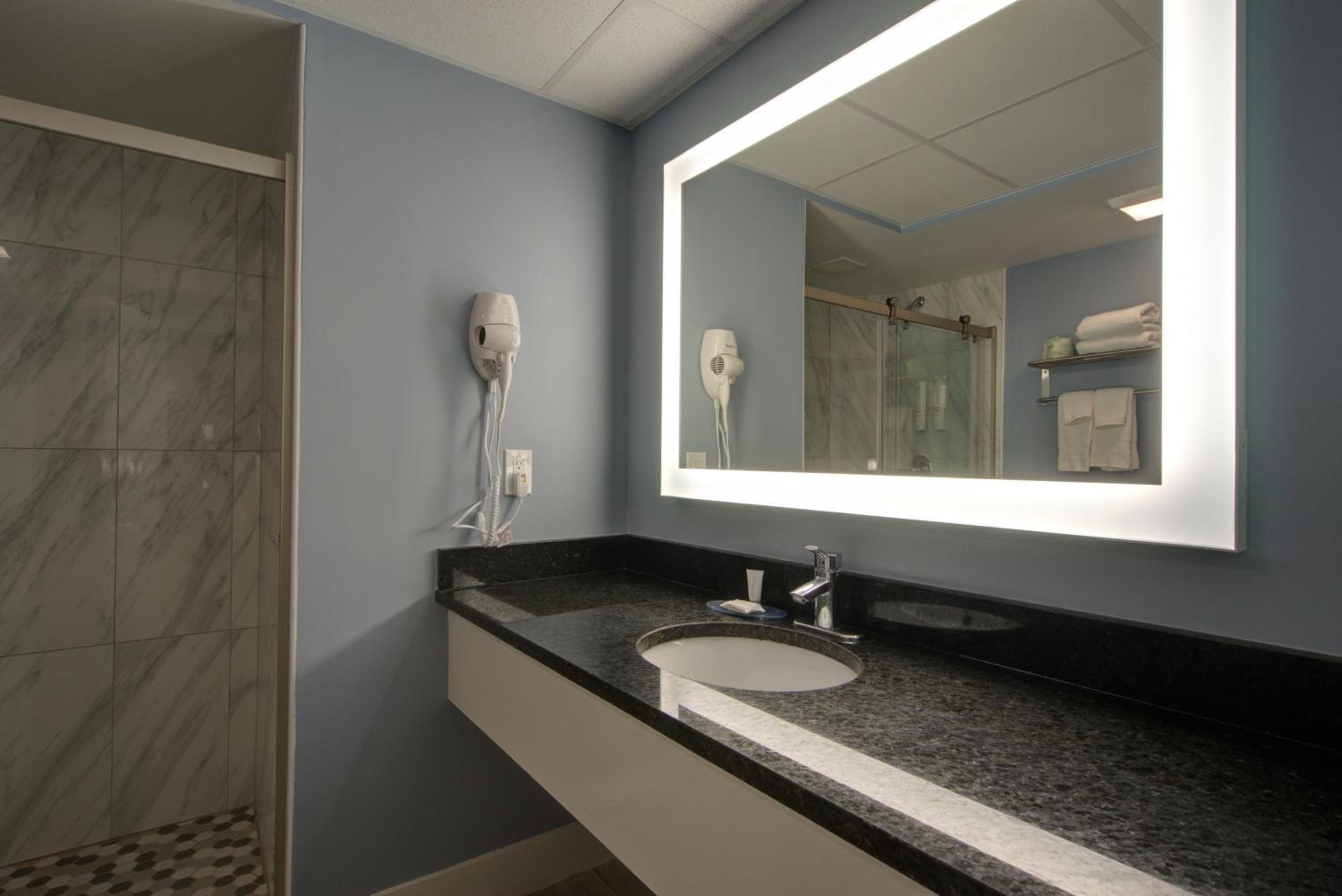 Suite with Loft - Non-Smoking - Photo 2