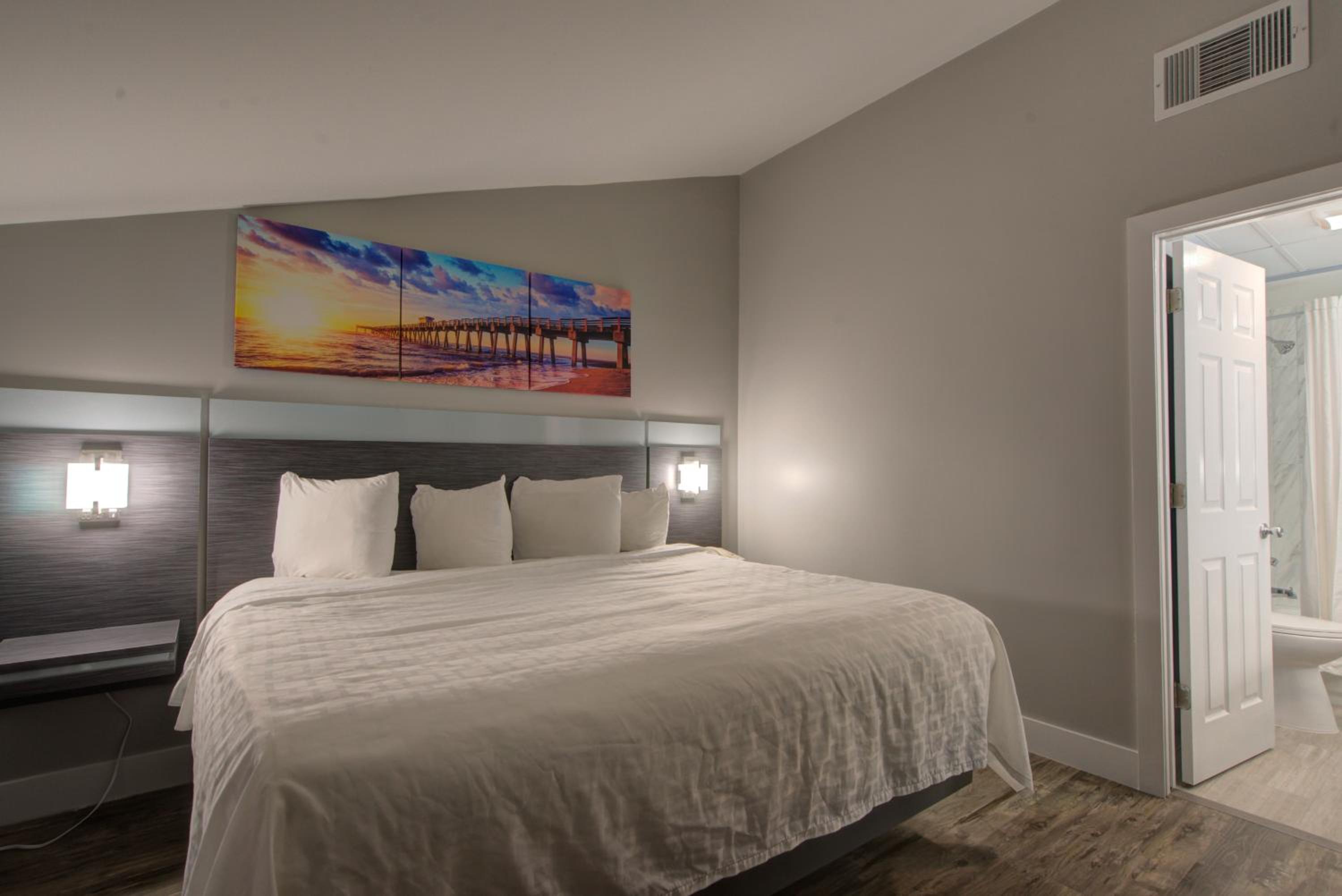 Suite with Loft - Non-Smoking - Photo 10