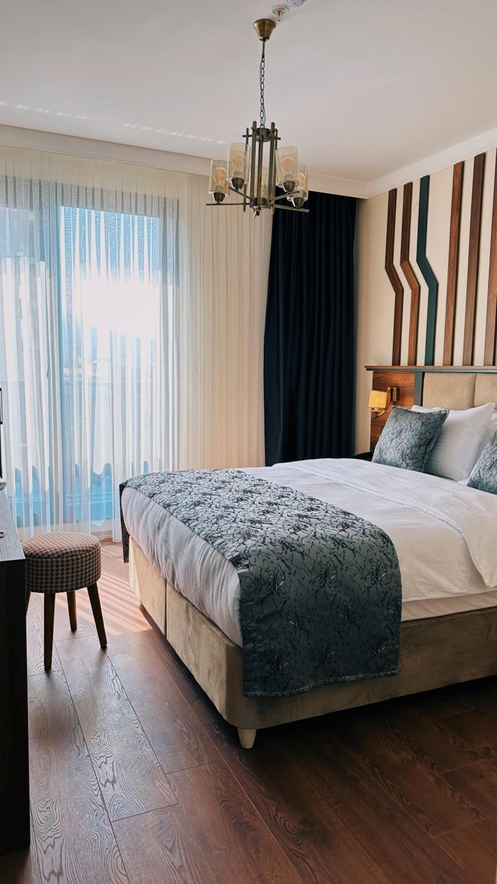 Deluxe King Room photo 3