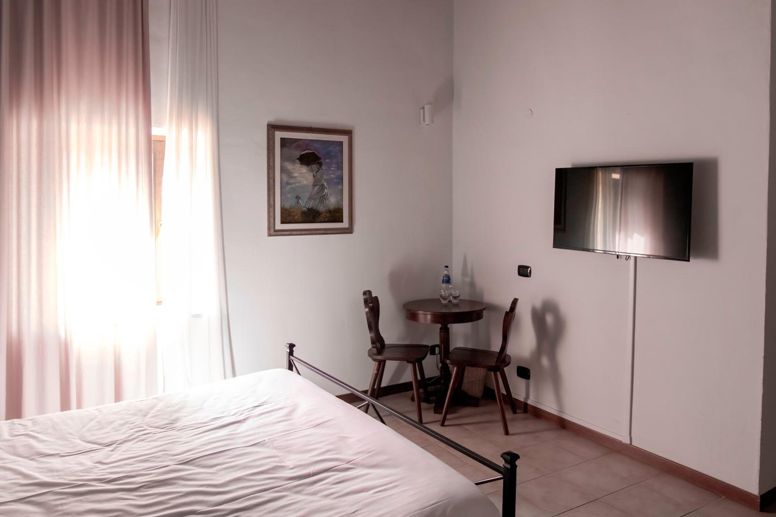 Double Room with Pool View - Photo 2