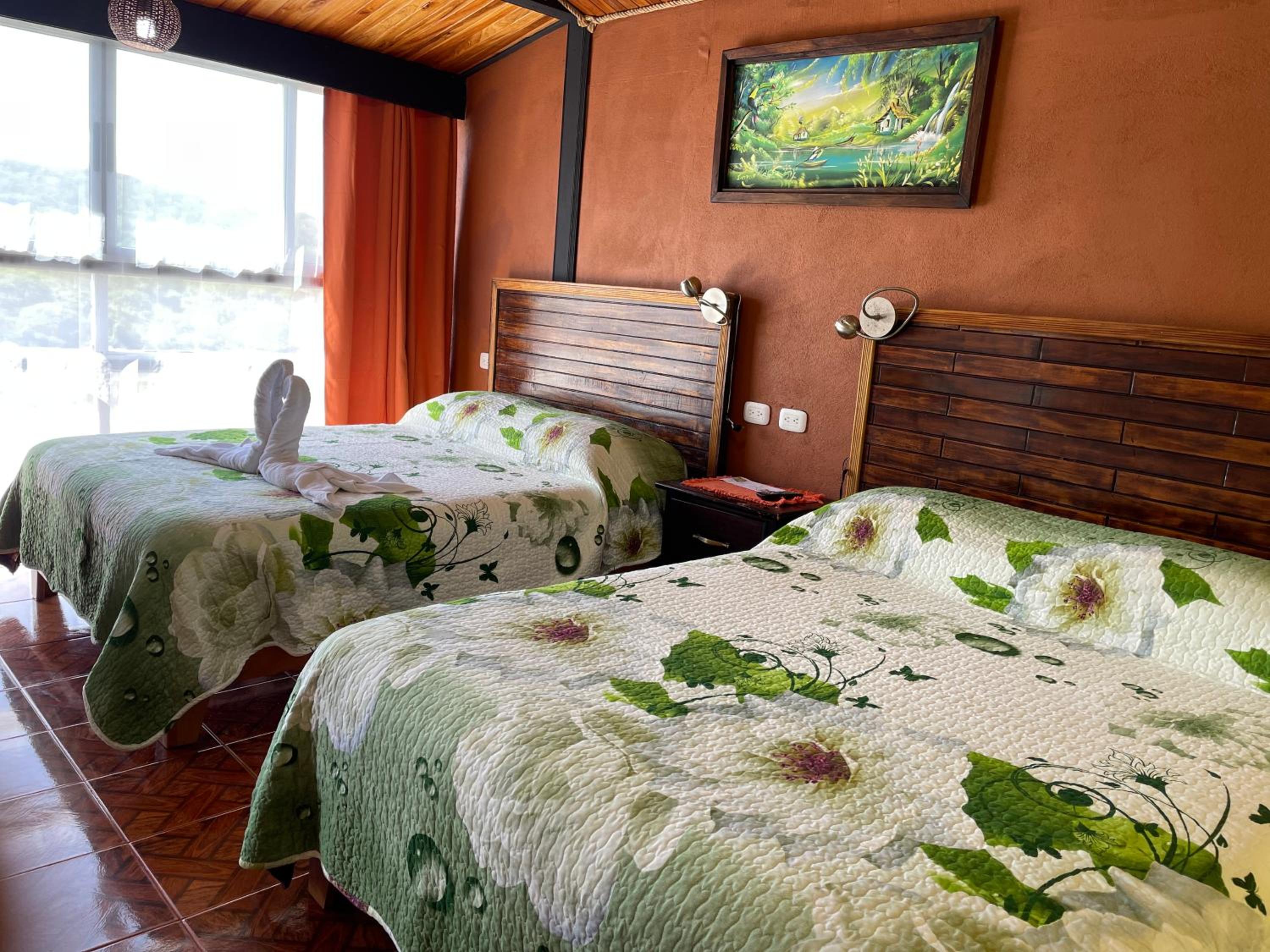 Twin Room with Private Bathroom photo 3