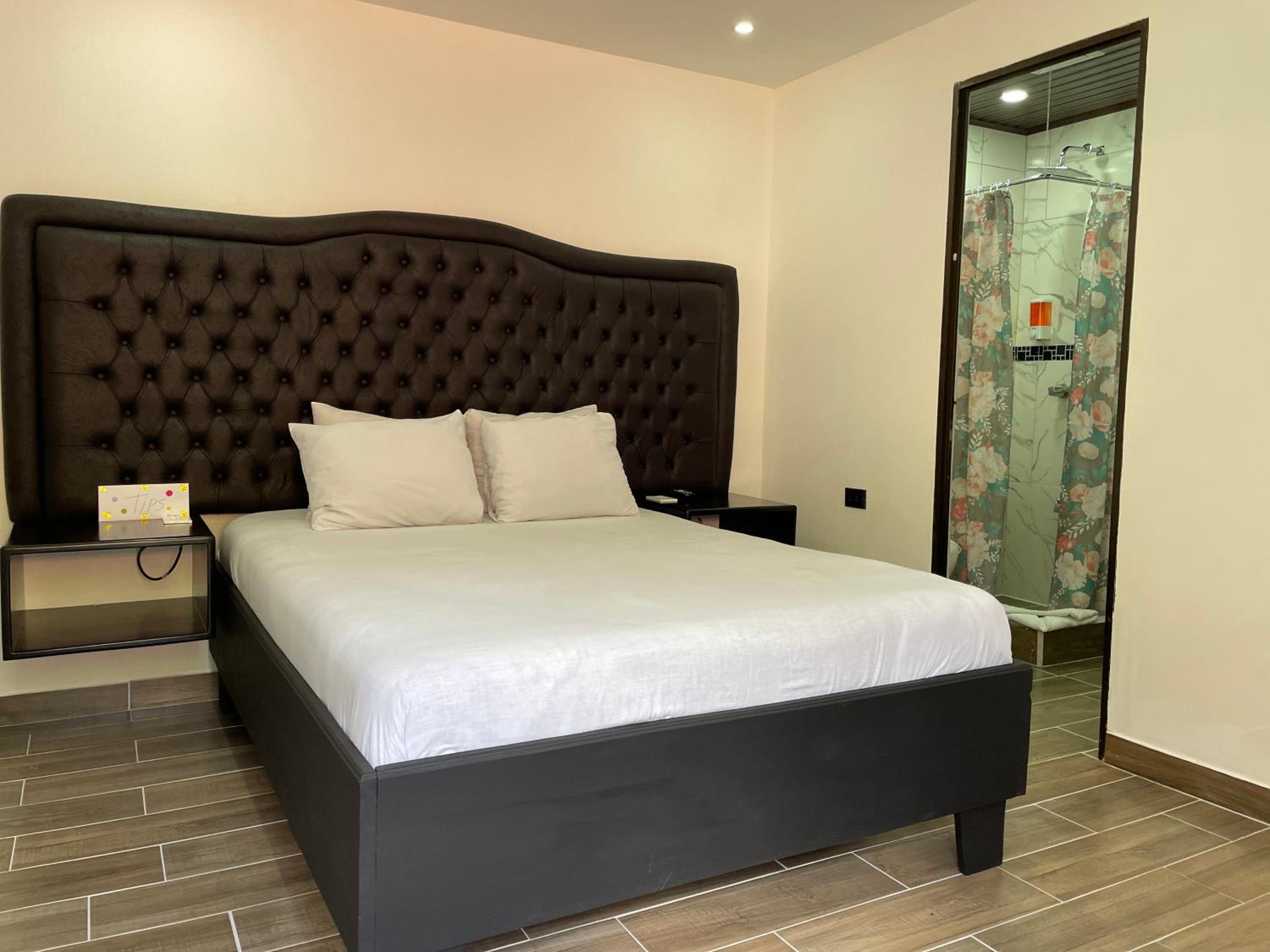 Double Room with Private Bathroom photo 1