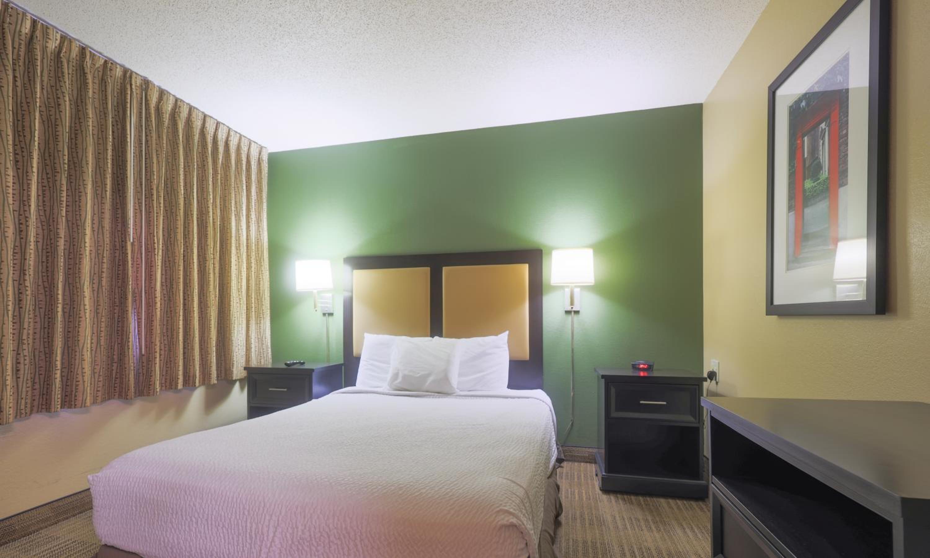 One Bedroom Suite With 1 Queen Bed - Non-Smoking