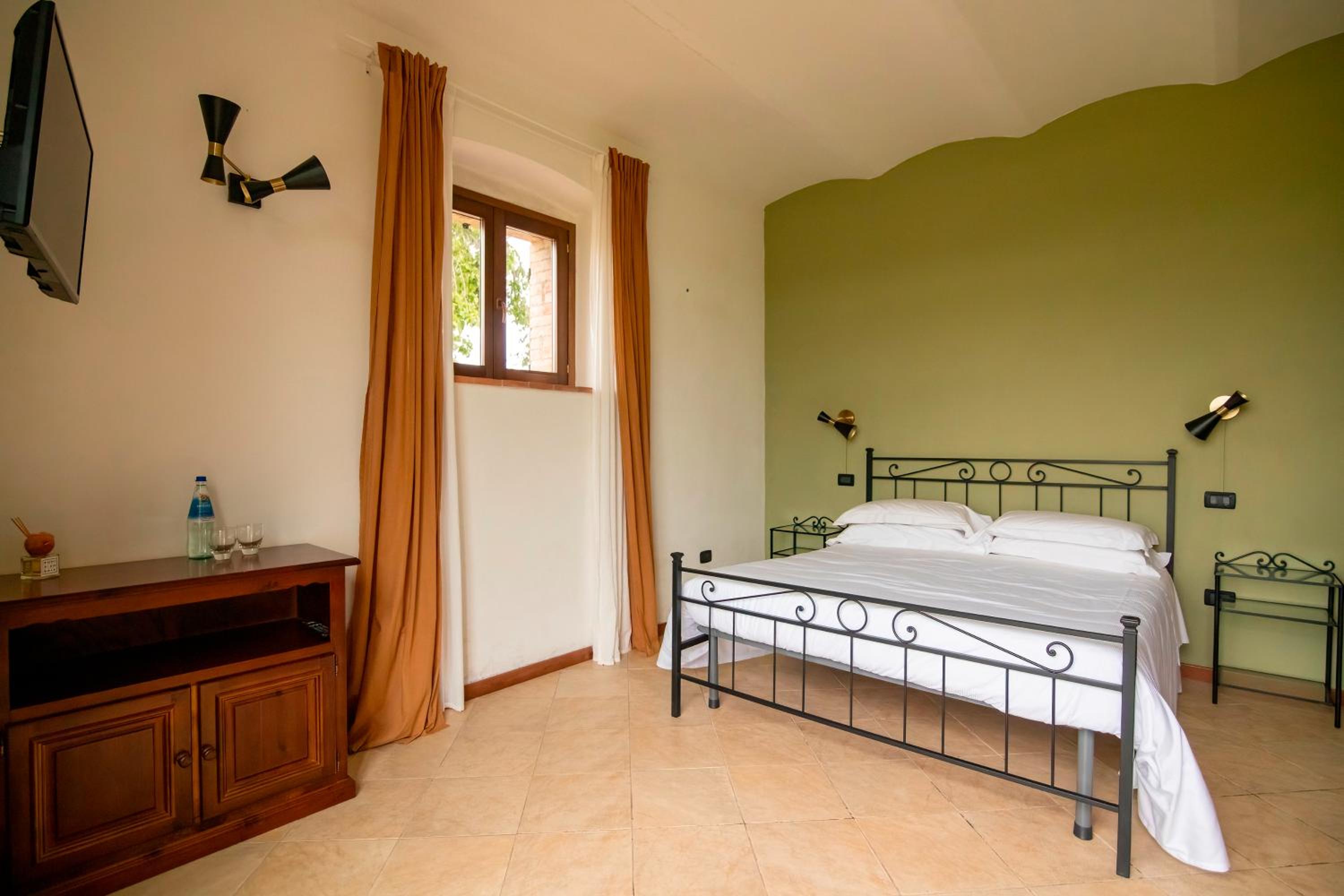 Double Room - Photo 2