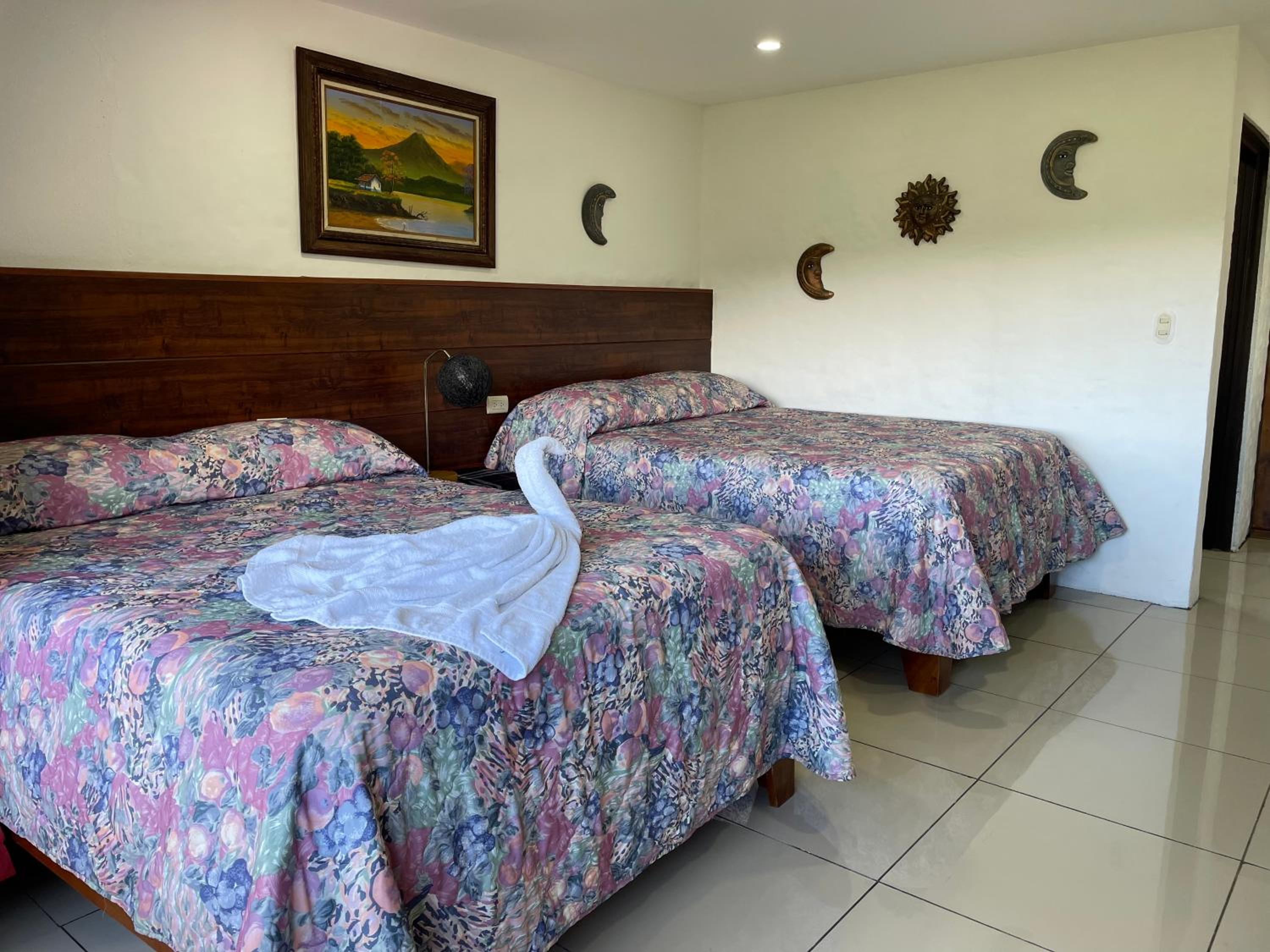 Twin Room with Private Bathroom photo 1