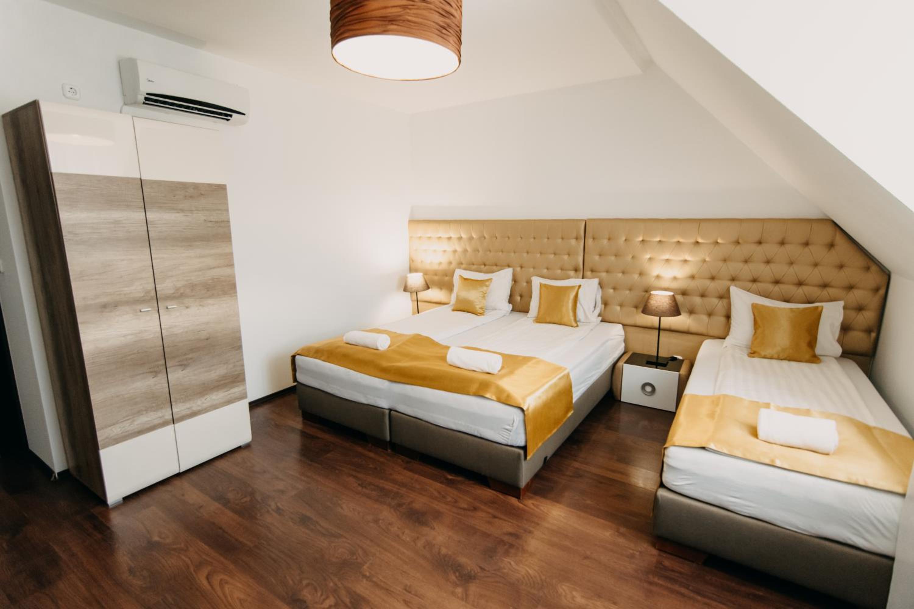 Superior Triple Room - Photo 18