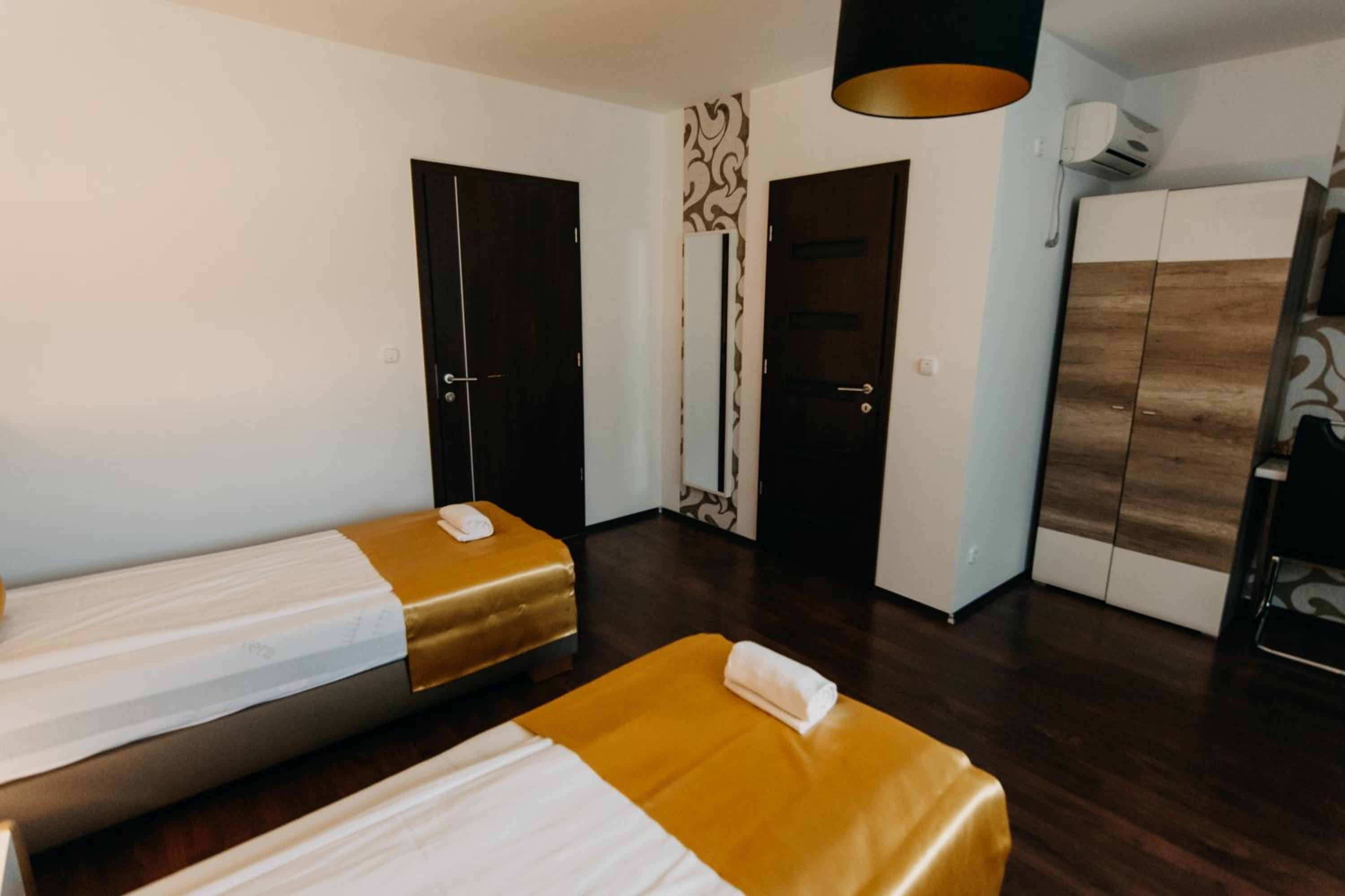 Superior Triple Room - Photo 11