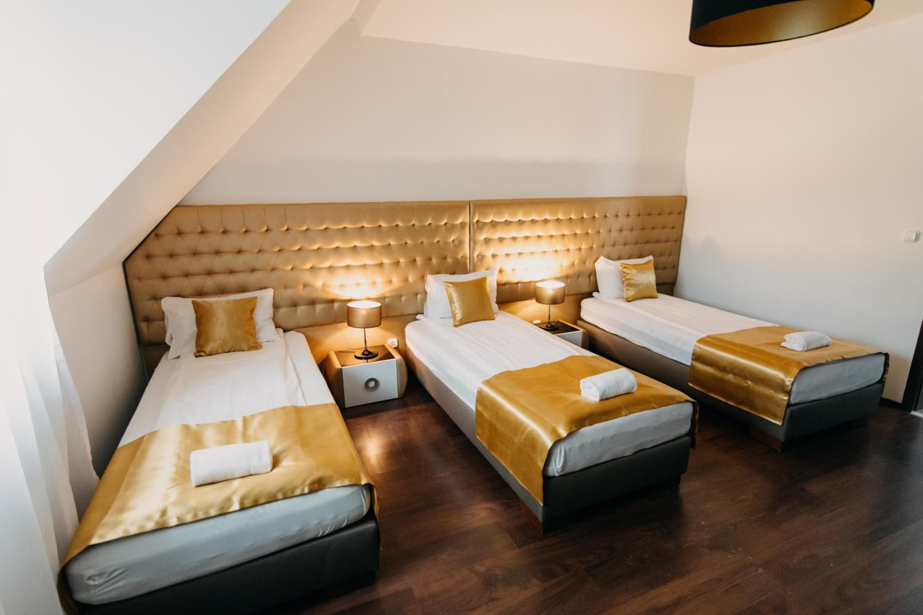 Superior Triple Room - Photo 10